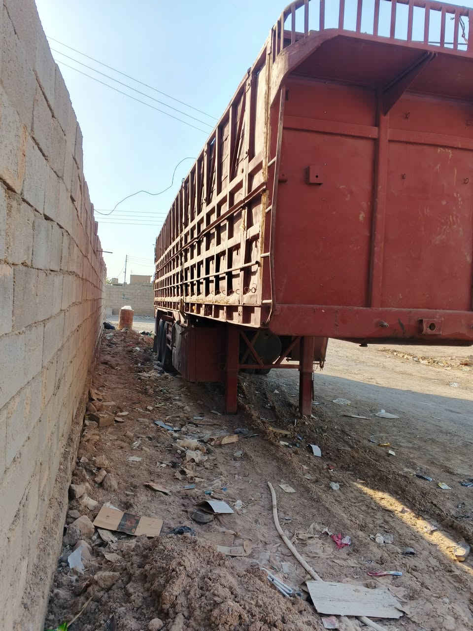 البيع عربانه طول ١٢ متر شاصي ألماني مجموعه براد 16 دناكير 16 بدون تاير أو ويل المكان الرمادي 5كيلو الاستفسار على الرقم ***********
