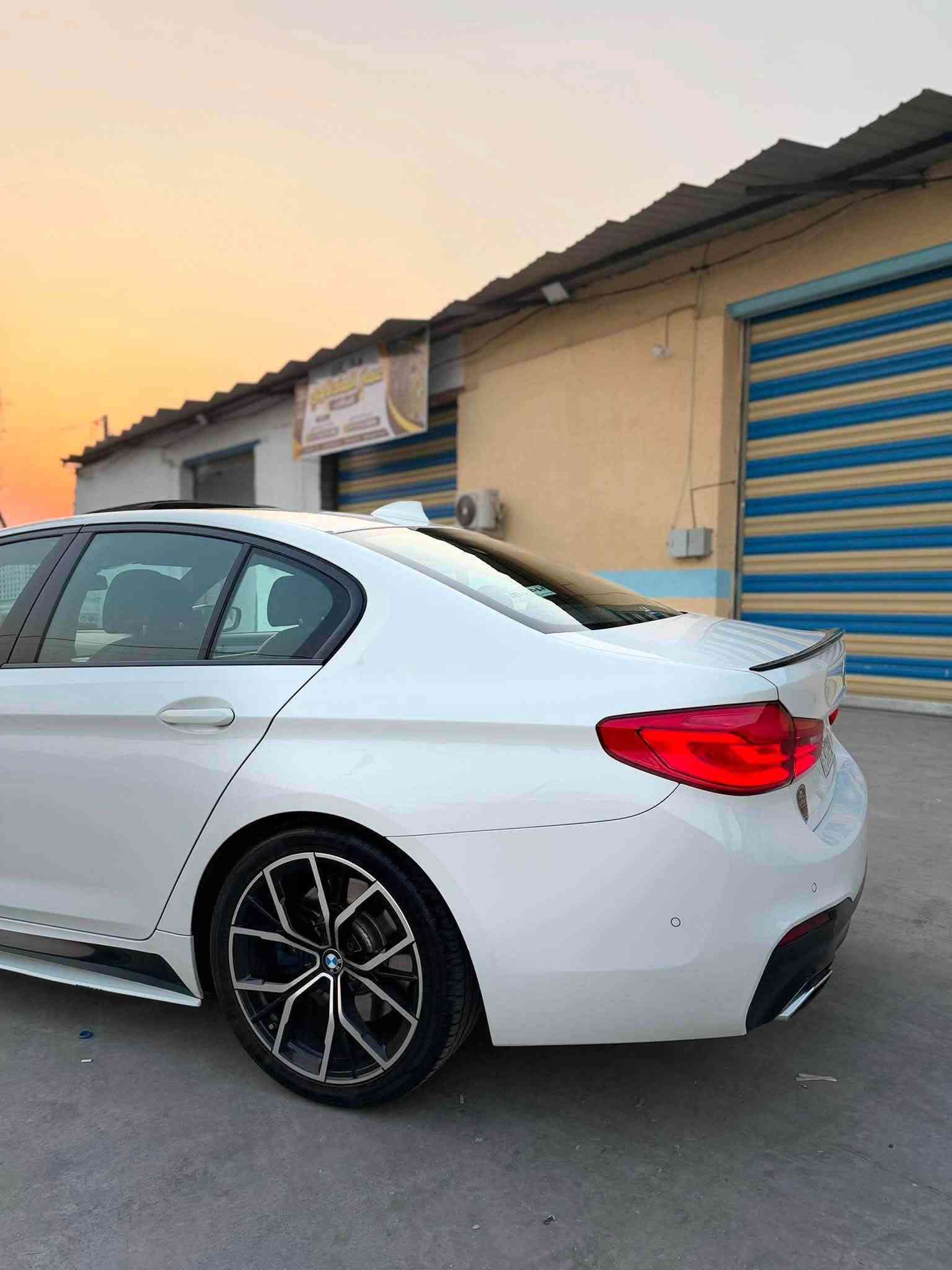 سلام عليكم
Bmw 540 v6 Twin Turbo  .. M-package

سنة الصنع 2019

حادث فقط دعامية وبنيد مبدل بلادي نفس اللون بدون قطرة صبغ السيارة ….

المواصفات 

فتحة سقف

كامرات عدد 4

رادار امامي خلفي جانبي

 داخل جلد 

تدفئة تبريد مقاعد 

ستيرن تدفئة 

ماشية 90الف 

بدون اي نقص جديدة كلش 

كير محرك مكفول من الفتح والتبديل 

السعر 23,800 وبيهة مجال 

مكان السيارة بغداد الكاظمية جكوك 

***********
