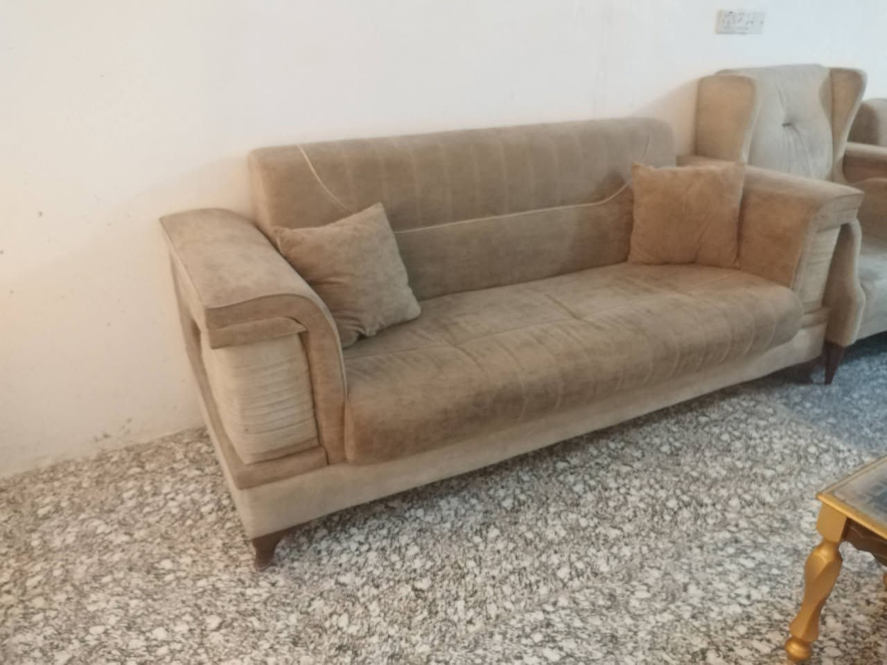 .تخم تفصال. درجه اولى ١٤مقعد مع. طبلات السعر ٣٩٠ نهايته
بس. جويه جكاره موضحه بلصوره 
 المكان ابو. غريب موجود توصيل بكروه 
***********

