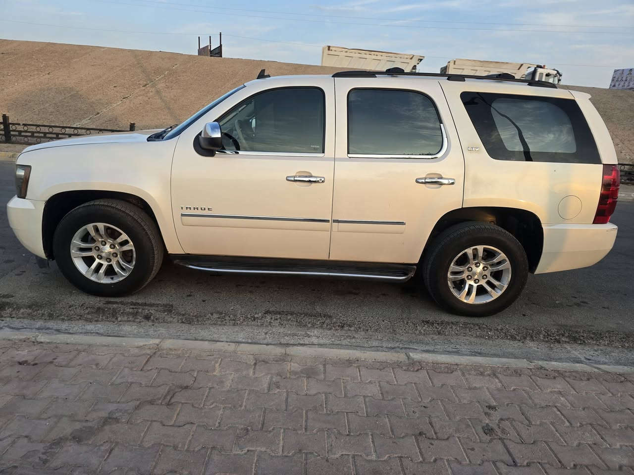 للبيع او للمراوس حسب قناعه  تاهو ٢٠١٣ ltz vip سياره فول موصفات ما يحتاج اعدد موصفاته سياره تو ويل مو فور ويل تايرات جدد جاهزه سياره رقم بغداد بسمي سنويه سنه ٢٠٣١ تنتهي بيه قطعتين صبغ فقط  ماشيه ١٧٨ الف مكان سياره ميسان مركز المدينة رقم هاتف *********** السعر ٢١٨ بيه مجال قليل

