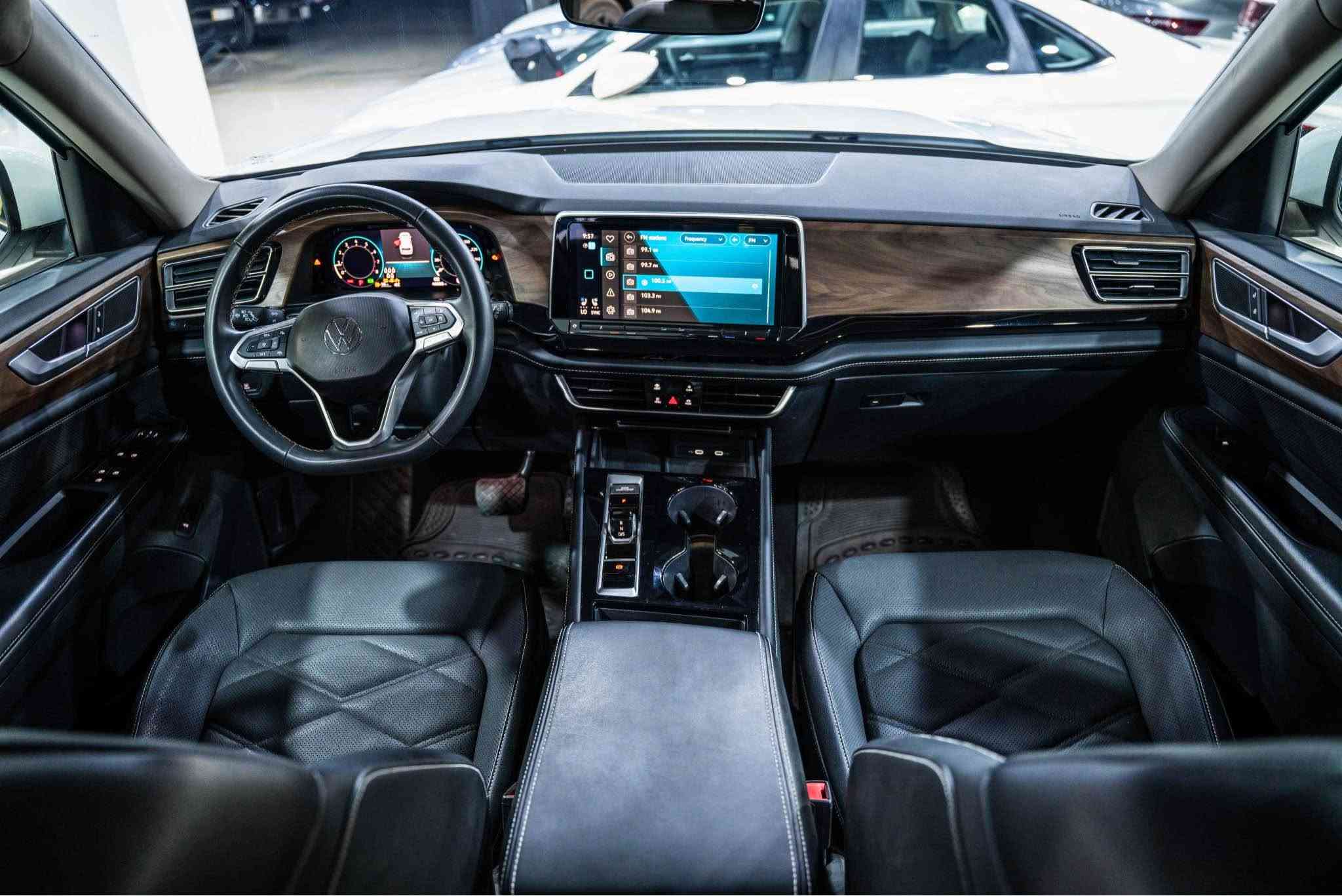 2024 VOLKSWAGEN ATLAS, SE🔥🔥
موديل: 2024
وارد : امريكي 
مواصفات :SE -
‎عدد الأميال : 40000ميل
الون : ابيض
الون داخل ؛ ابيض
‏‎سلندر :  V4
‎صبغ :  ١جامرلغ وباب بدون داخل   
سيارة رقم موقط ٣ شهر بي مجال
مكان اربيل شارع حديد و خشب معرض دايناميك موتورز
‏‎من المعلومات الرجاء التصل علي وتس اب
سعر جدا مناسب 🔥🔥🔥📲📲
                                                                                              *********** - أربيل, العراق

نص مكتوب في الصور:
- 3:29 40 bid.cars AWD 2.0L 4 cyl. 269HP 65 645 km 2024 VOLKSWAGEN ATLAS, SE 1V2HR2CA9RC532432 1-72838885 Copart Location: Martinez (CA) Shipping from: Los Angeles (CA) Seller: Enterprise Sale Document: Non-repairable vehicle cert (CA) Sales History 1 Similar archival offers You are watching archived offer. Auction ended on Monday, February 16, 2026. Monday, February 16, 2026 13 Photos Video 34