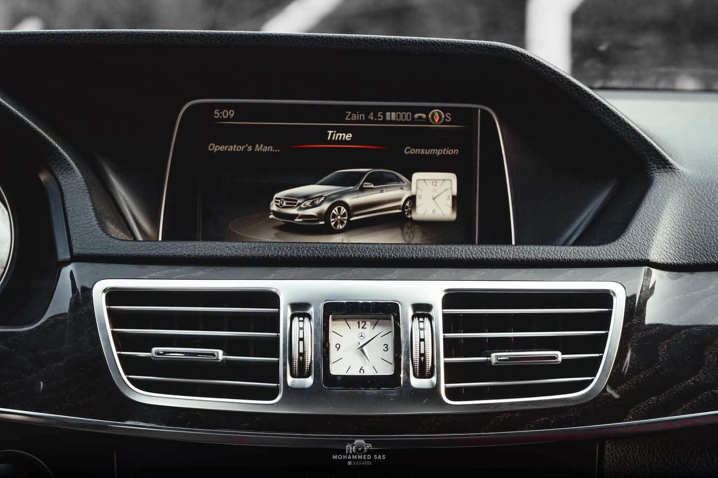 ‎السلام عليكم للبيع مرسيدس E350 W212R  2016 للبيع او المراوس
‎محرك v6 اكسل دفع خلفي وارد امريكا (بدون ايرباك)  
‎فتحه 
‎برده كهرباء
‎جلد اصلي
‎مري شفط 
‎كامره 
‎شاشه 
‎شفتات ستيرن 
‎ويل 18
‎زينون 
‎تدفئه كشنات
‎سستم صوت هارمن كاردون
‎رادار امامي 
نقطة عمياء 
جنطة جلاق شفط 
اربع بصمات بالبيبان 
رادار امامي وجانبي 
نضام بريك هولد 
كامرا دوارة ٣ وضعيات 
مري قلاب 
نضام المحافظة على المسار 
نظام لد متغير ٣ الوان 
بردة خلفية 
كشنات جلد وحجز ٣ وضعيات 

‎السيارة حادثها بنيد مبدل وجاملغ مصبوغ وهنا صار بيها صبغ بالجاملغ الثاني ونص الباب . 
شواصي ولغود مكفولة. ماشية ١٤٧ الف ميل . 

السعر ١٥٧ ورقة  وبيها مجال بسيط 
للاتصال ***********
مكاني بغداد الدورة

نص مكتوب في الصور:
- MOHAMMED SAS SAS4MS
- MOHAMMED SAS
- SAS4MS