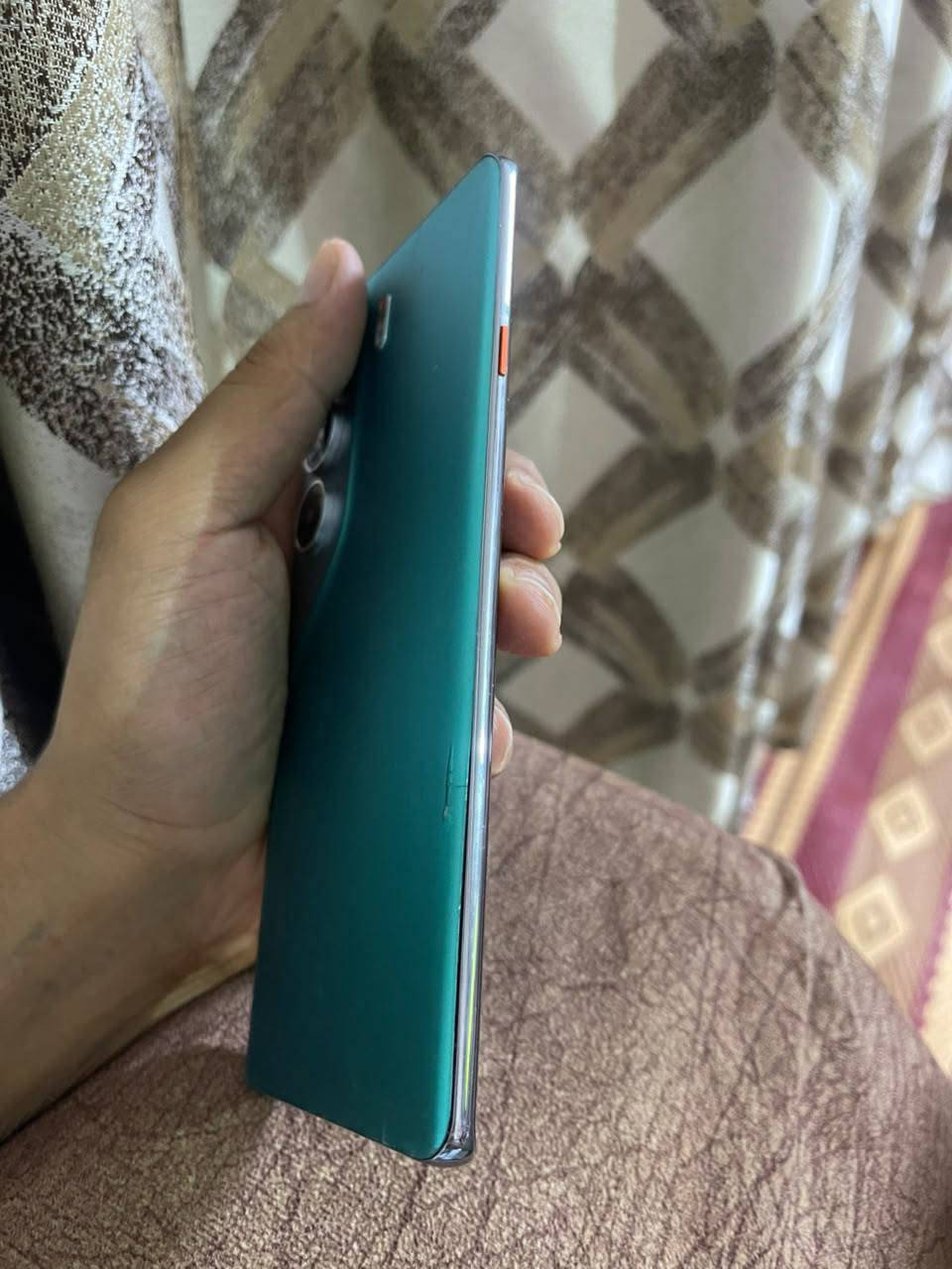 سلام عليكم موبايل تكنو ذاكره 256 للبيع كلش راقي ونضيف مبدل بس شاشه اصليه من ابل رايده 350 وبي مجال لطيبين انتصل وتدلل متواجد واتساب ***********
