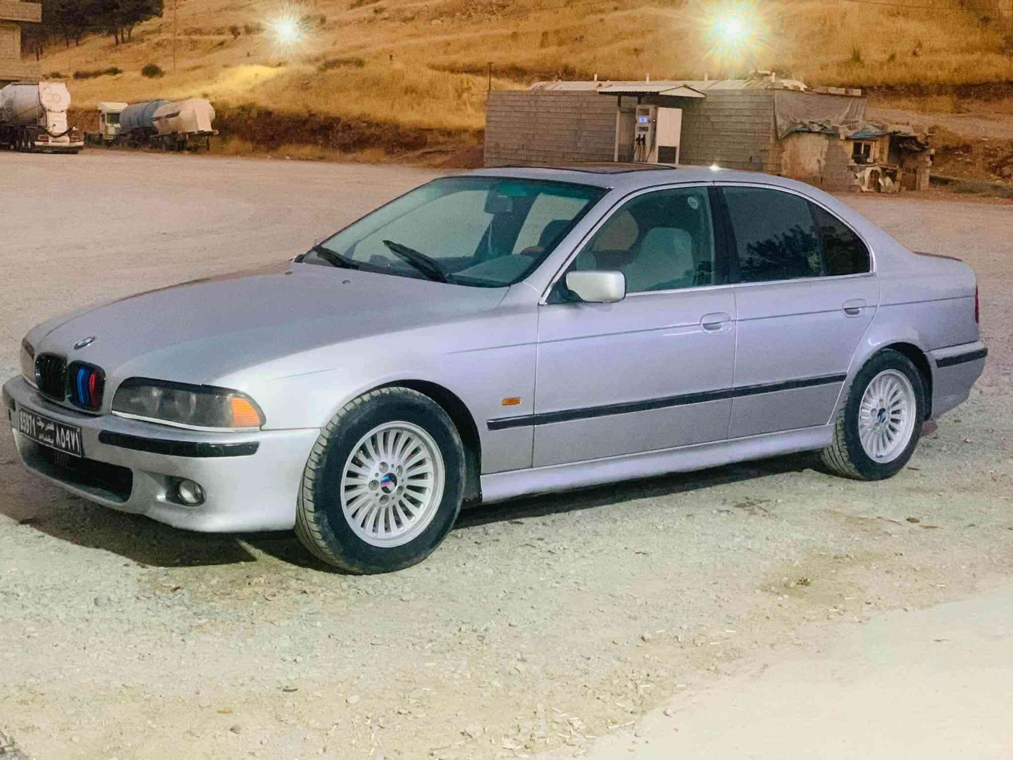 BMW E39 (سەقەر) 530 - بۆ فرۆشتن 🚀🔥
ئۆتۆمبێلێکی زۆر خاوێن و توندوتۆڵ، تایبەت بۆ ئاشقانی گێر عادی و هێز!  
 مۆدێل: 530i  
 گێر: عادی () 🕹️
 ڕەنگ: زیوی (Silver)  
 : بێ سڵاید
 بێدەعام (بە شەرت) ❌💥  
 مەکینە و گێر و تەقە و ڕەقە بە شەرت، بێ کێشە   
 ناوەوە و دەرەوەی زۆر خاوێنە.  
📍 شوێن: تەکیە
💰سعر: ٤٠وەرەقه(,40)
📞 ژمارەی پەیوەندی: ***********به س وه تسئاب
