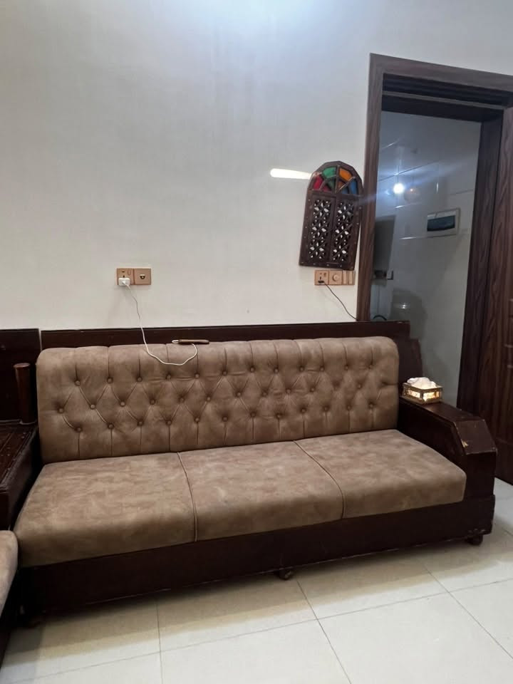 تخم صاج ثكيل
للبيع ٦ مقاعد وزواويه و٣ كوشات سعر ٣٢٥ 
***********
مكاني شعب حي المصطفى 
سبب البيع المكان التخم ضخم والهول صغير وطالع من لباب مابي اي كسر او مشكله نضيف
