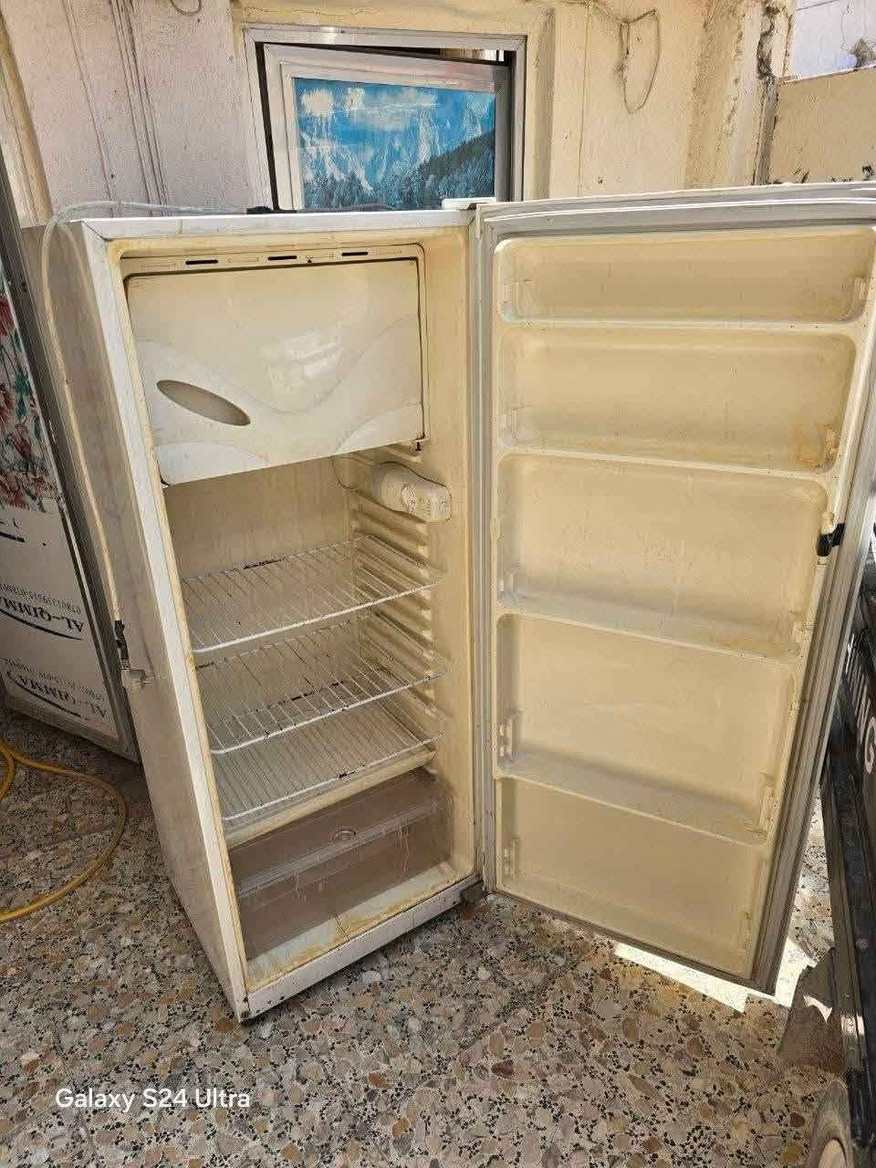 غراض للبيع نضيفات كلش العنوان حله ورديه خارج قرب علوت المخضر يم البسطيات مال المخضر بيع مستعجل كلش  ***********

