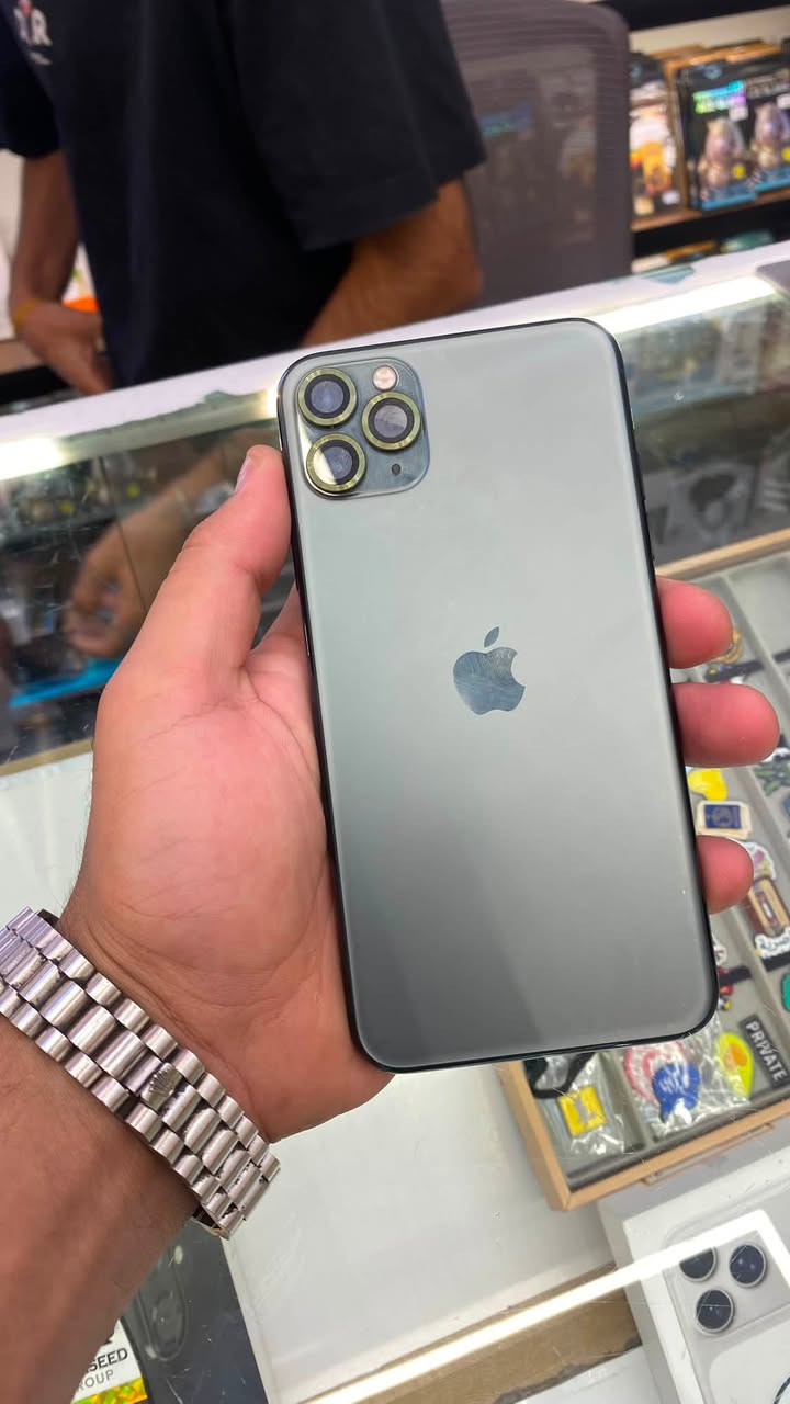 سلام عليكم 11 برو ماكس ذاكره 256 بطاريه 100 جهاز نضيف مستبدل شاشه نوعيه زينه سعره 260 عنوان سيديه شارع تجاري ***********

نص مكتوب في الصور:
- ٧:٥٥
- حالة البطارية والشحن
- رسالة مهمة حول البطارية
- غير قادر على التحقق من أن هذا الـ iPhone يحتوي على بطارية أصلية من Apple. قد لا تكون التفاصيل الواردة من هذه البطارية دقيقة.
- لمعرفة المزيد
- الحد الأقصى للقدرة
- ١٠٠٪
- هذا قياس لقدرة البطارية مقارنة بقدرتها عندما كانت جديدة. قد تتسبب القدرة المنخفضة بتقليل ساعات الاستخدام بين عملية الشحن والأخرى.
- أقصى قدرة للأداء
- الـ iPhone غير قادر على تحديد عمر البطارية.
- شحن البطارية المحسن
- للحد من استنزاف عمر البطارية، يتعلم الـ iPhone من عادات الشحن اليومية، بحيث ينتظر ولا يتجاوز ٨٠٪ حتى يحين موعد حاجتك إلى استخدامه.
- حول الاسم iPhone إصدار iOS 26.6.2 اسم الطراز iPhone 11 Pro Max رقم الطراز MWGN2LL/A الرقم التسلسلي G6TCT2SMN70L سجل تاريخ القطع والخدمة الأغاني . الفيديوهات . الصور . السعة ٢٥٦ غ.ب. متوفرة ٢٣٧,٧١ غ.ب. عنوان Wi-Fi BC:09:63:DC:32:DC