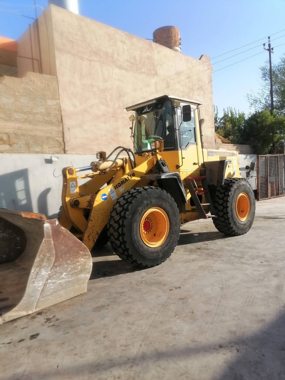 کوماسو 320   1999
رقم سنویە سلیمانیە جدید2027
کابون گاز کرکووک
مشتغل 15000الف ساعە
بدون مفتوح 
بدون صبغ
جملغ مقبط
تایرات فووگ نص
کهربائی ترید کل شغال
سنون سجین بوش بیامە  شرط
بدون نقص جاهز للعمل
مکان   داخل کرکووک 
***********
***********

