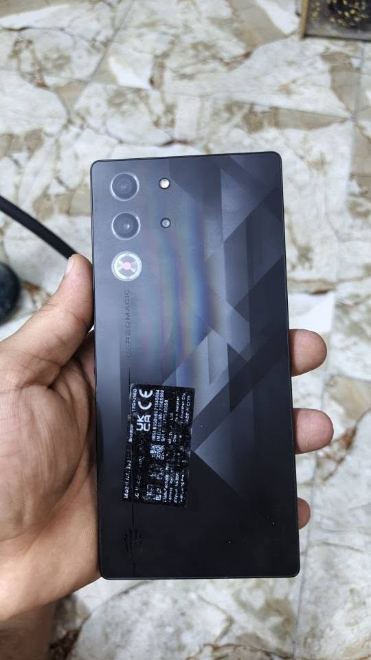 ريد ماجك ١٠ برو • ١٢/٢٥٦ • بطارية ٧٠٥٠mAh