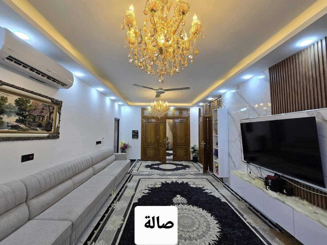 فيلا للبيع مجمع السلام السكني في النجف مقابل جامعة الكفيل طابقين ركن شارع ٦٠ المساحه ٣٦٠م  جميع الغرف نظام سويتات جاهزه للسكن بأسمي بناء حديث للاستفسار اكثر فقط الشراي يتصل على الرقم ***********
