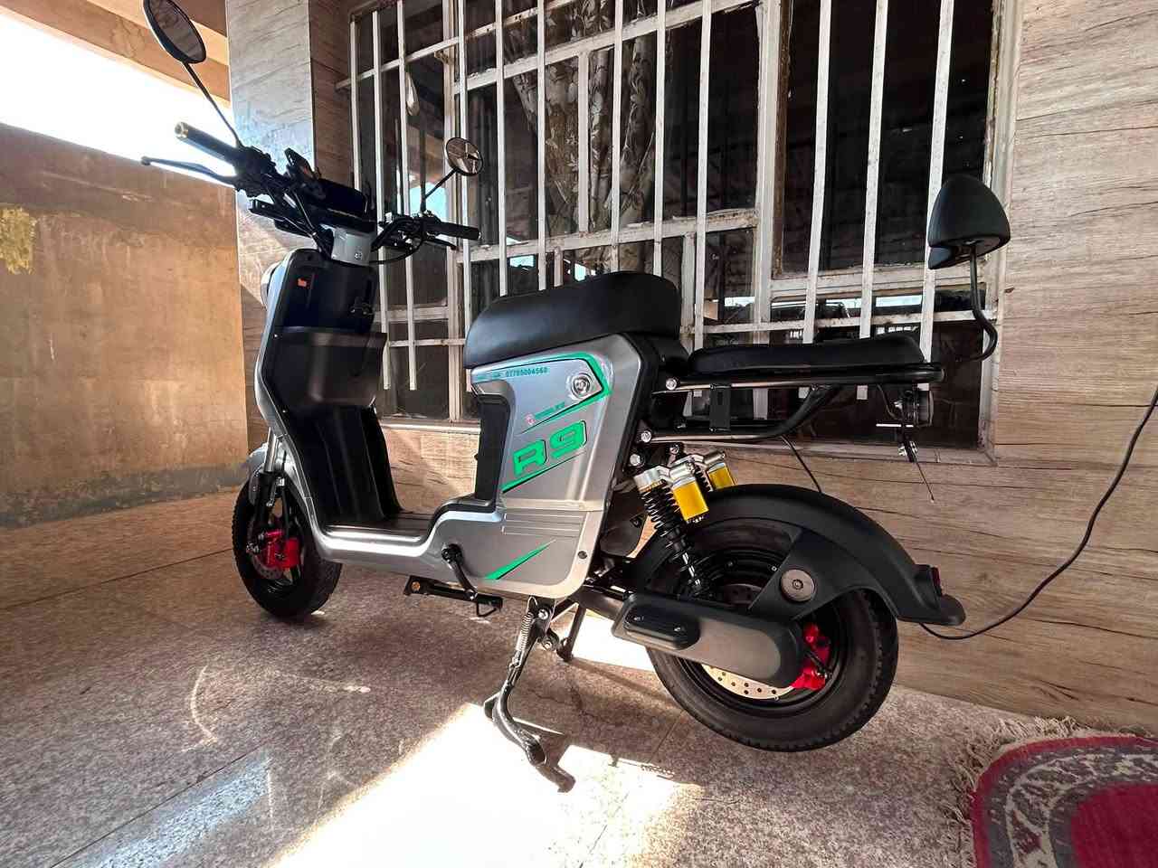 سلام عليكم دراجه شحن جديده لوك R9 موديل 25 شركه ولي بطاريات كبيره حجم 32 
السعر 550
وبيه مجال
***********
