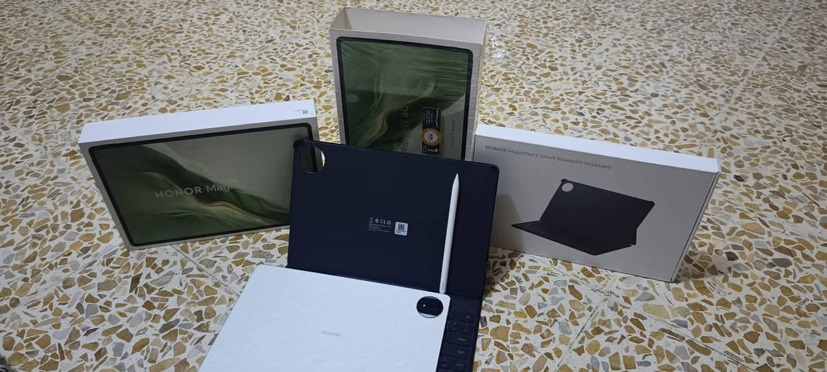 Honor Magic Pad 2
كامل ملحقاته نضافه فوول مثل ماتشوفون 
الغني عن التعريف 120 فريم بالبوبجي. 
للاستفسار واتس ***********
