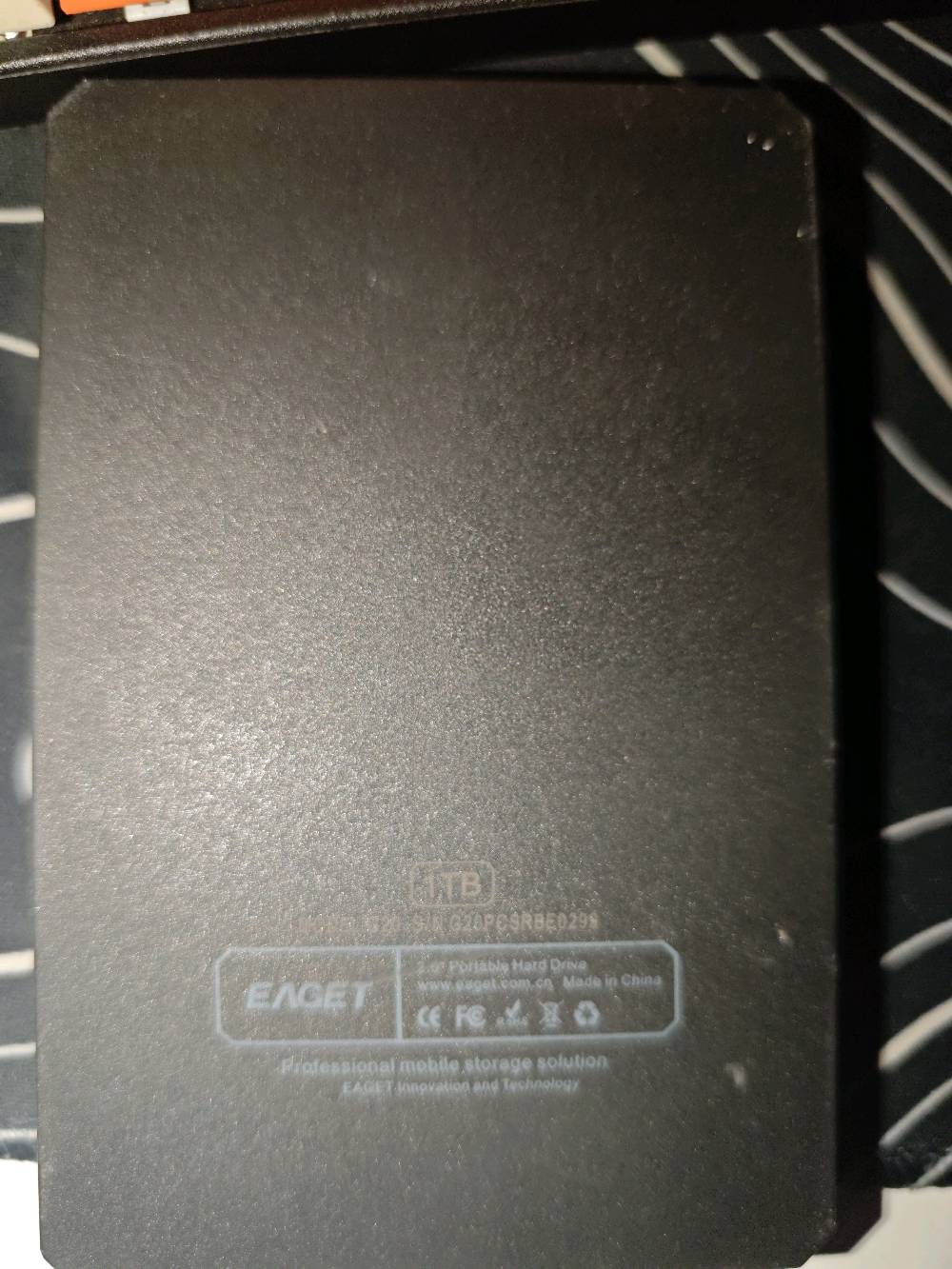 هارد خارجي HHD بسعه 1TB ممتاز وسرعاته جيده جنت استعمله للاكس بوكس سريع بالنقل