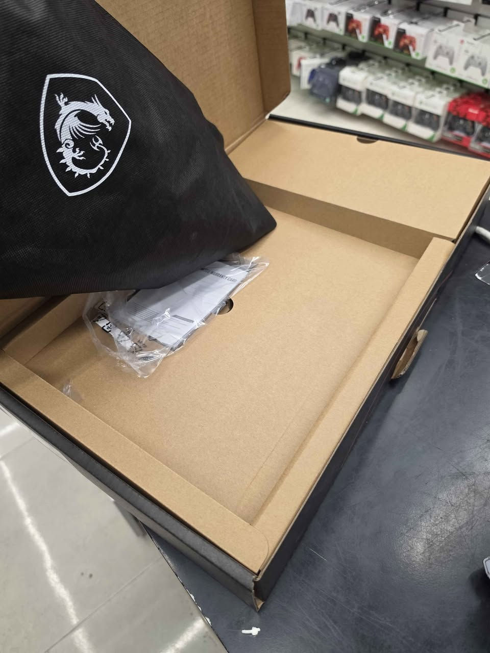 laptop model :-  msi vector 16HX 

1》GPU●  RTX 5080 16gb 
2》CPU● Ultra 275HX with intel Ai boost 
3》RAM●  16gb ddr5 2x8 5600mhz 
4》Hard●  1tb nvme 
5》screen●  16inch QHD ips anti glare 240hz 

*********** what'sup كويسينجاك, أربيل
