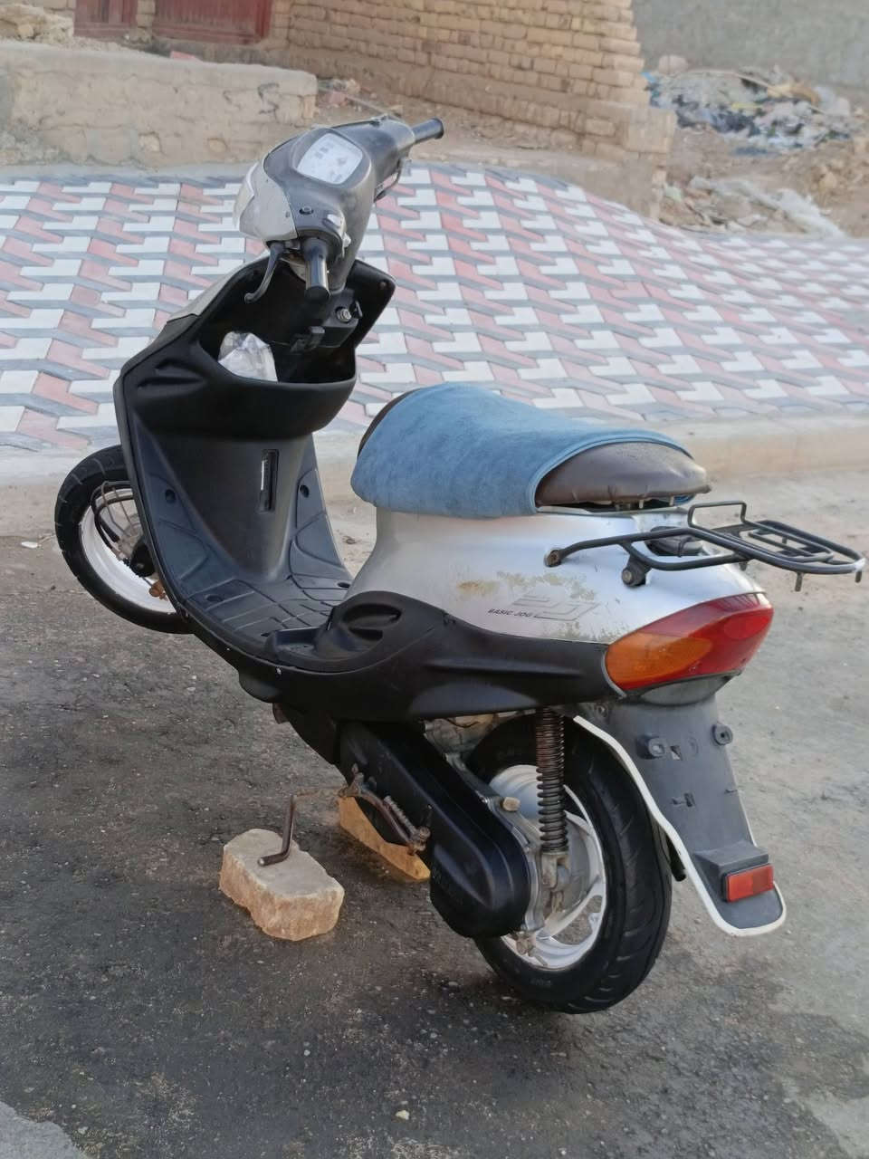 دراجه 9 مفتوحه كهربائياتها شغاله من طول للطول بك لايت لايت امامي زنون شغاله دبل اشاره رباعي حساس بريك شغالات ثنين امامي وخلفي دراجه جاهزه لاخر حبايه كلها بلاديه سعر 300وبيه مجال ***********
