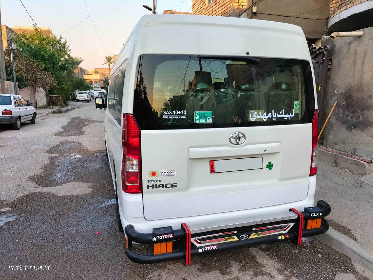 السلام عليكم هايسا ام البوز للبيع موديل 22 رقمها اربيل ماشيه 140 السياره مكفوله من الضربه والصبغ  15 نفر كامله كير اوتماتيك باب كهربائي الاتصال ***********

نص مكتوب في الصور:
- ١٧:٢٤ ٢٠٢٦.٠٩.١٣
- ١٧:٢٥ ٢٠٢٦.٠٩.١٣