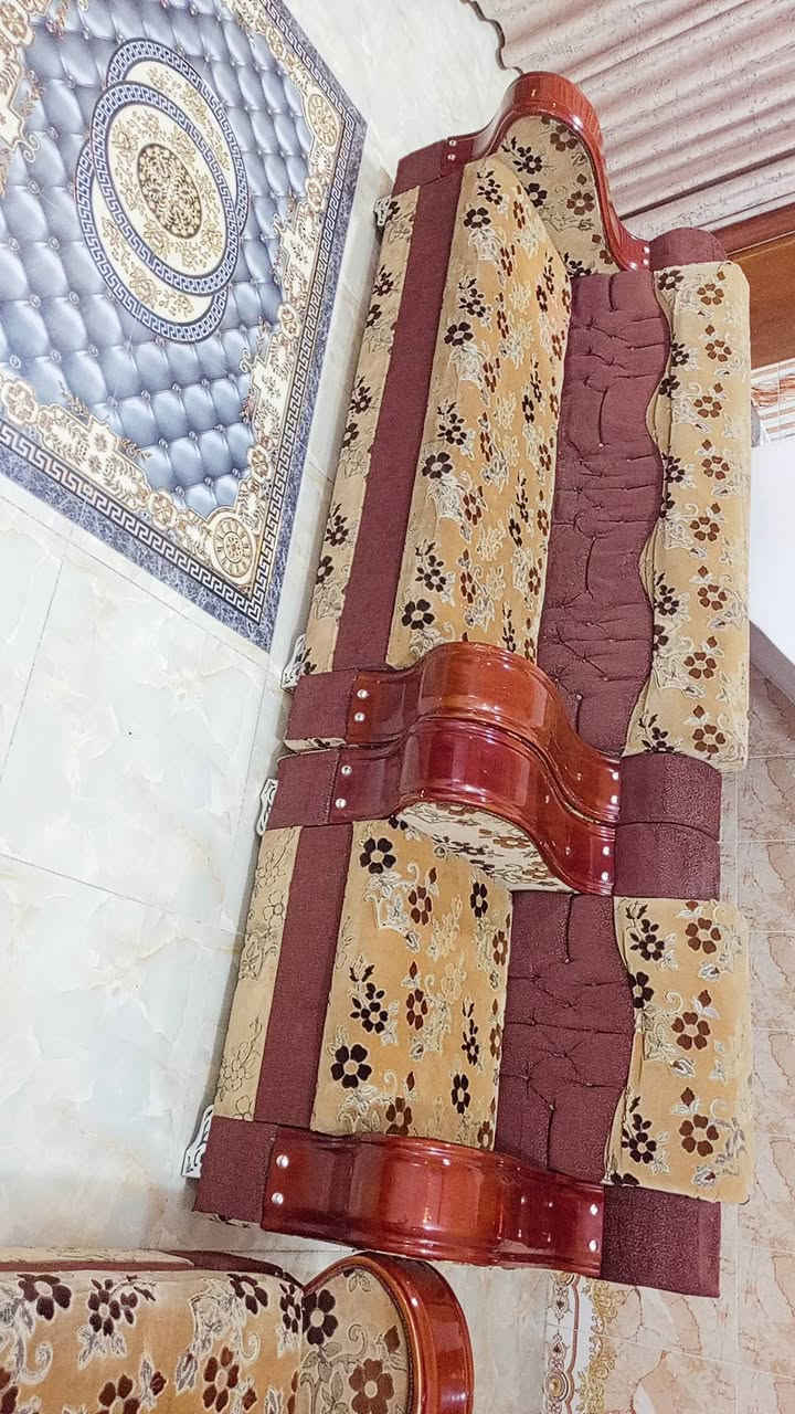 تخم • ١٢ مقعد