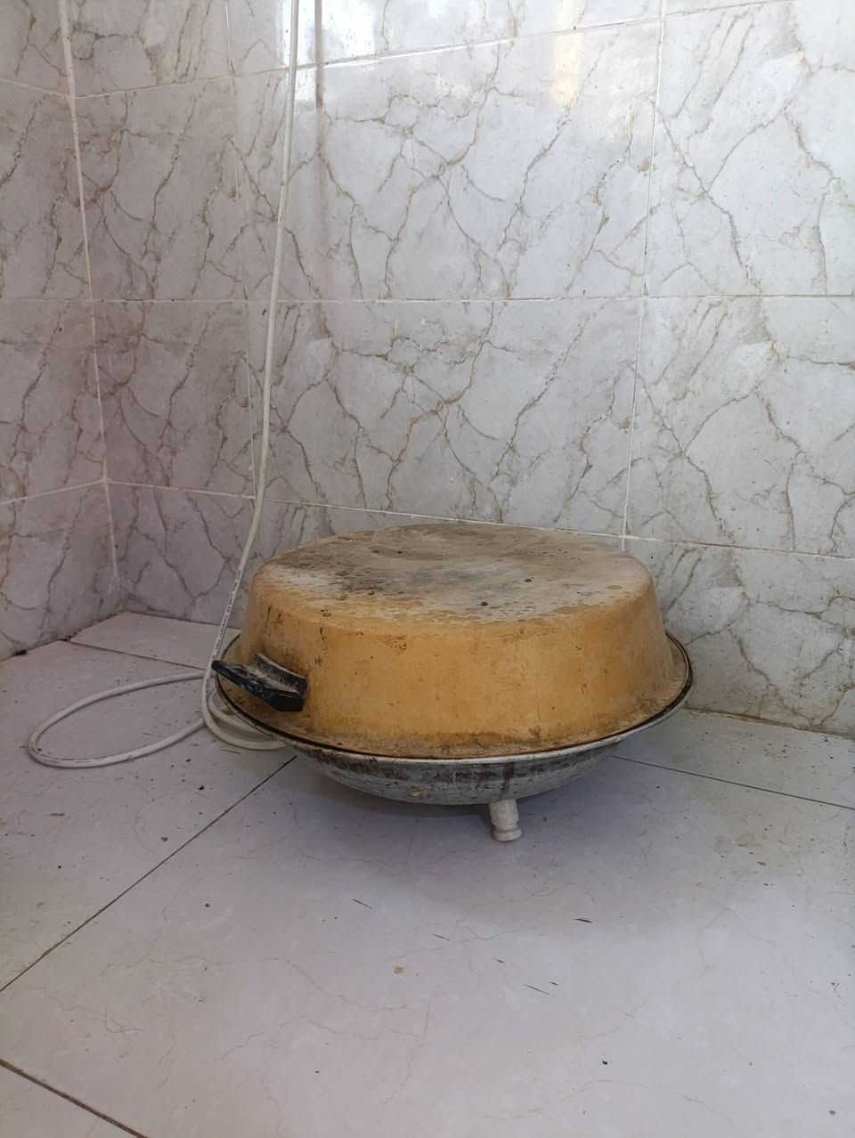 مجمده للبيع شرط الفحص وكاروك وتنور كهربائي عل فحص /***********
