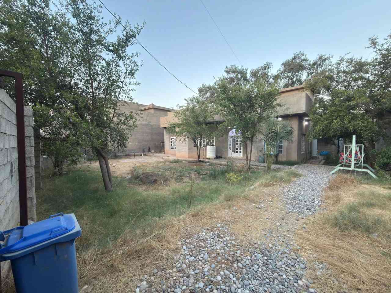 بيت للبيع 🏡

📍 الموقع: السكك_قريب على الناحية 
💎خدمات ماء كهرباء تبليط 
📐 المساحة: 500 متر مربع
📏 الواجهة: 23 متر
📏 النزال: 27 متر
💰 السعر: 145 مليون وقابل للتفاوض

للاستفسار والمراجعة التواصل معنا.***********_***********واتساب اتصال 📞
