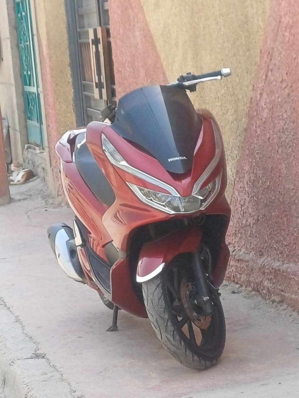 🏍️ للبيع Honda PCX 125 – الجيل الثالث 🇯🇵

💰 السعر: 23 ورقة = 2300$

🔹 PCX 125
🔹 الجيل الثالث
🔹 مواصفات يابانية
🔹 محرك 125cc، سلندر واحد، تبريد مائي
🔹 حقن إلكتروني PGM-FI
🔹 ناقل حركة أوتوماتيك CVT
🔹 تشغيل كهربائي + Smart Key
🔹 نظام Idling Stop
🔹 أضوية LED
🔹 جنوط 14 إنچ
🔹 فرامل أمامية ديسك
🔹 فرامل خلفية درم
🔹 تانكي بنزين 10 لتر
🔹 مريحة واقتصادية بالاستخدام اليومي

💵 السعر: 23 ورقة (2300$) قابل للتفاوض بالمعقول

📩 للجادين الاتصال على الرقم ***********
