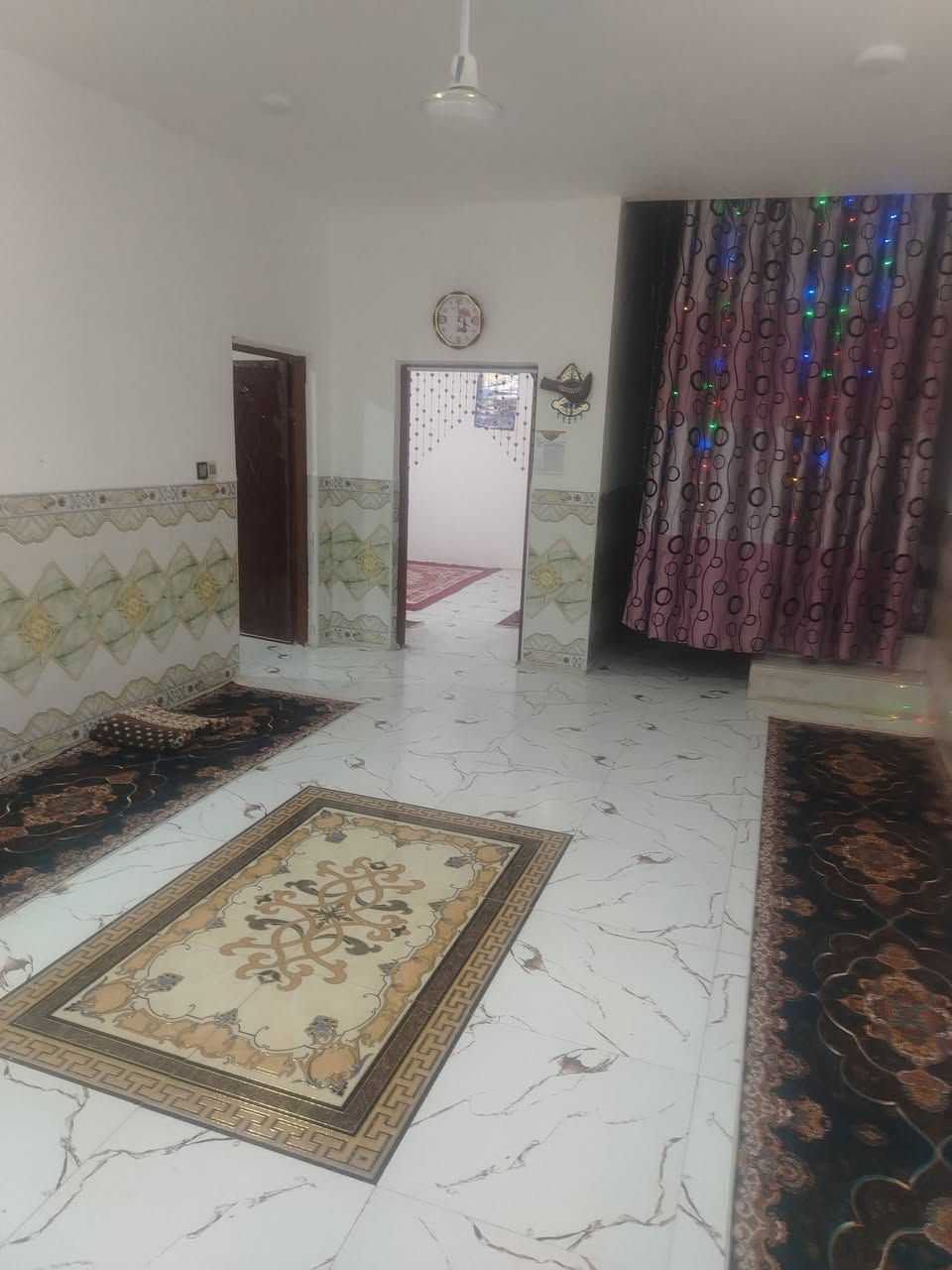 سلام عليكم بيت للبيع المساحه ٢٥٠ ابلوك اعكاده طريق الدوايه منطقه حي الرسول قرب مدرسه الصحيفه السجاديه ***********
