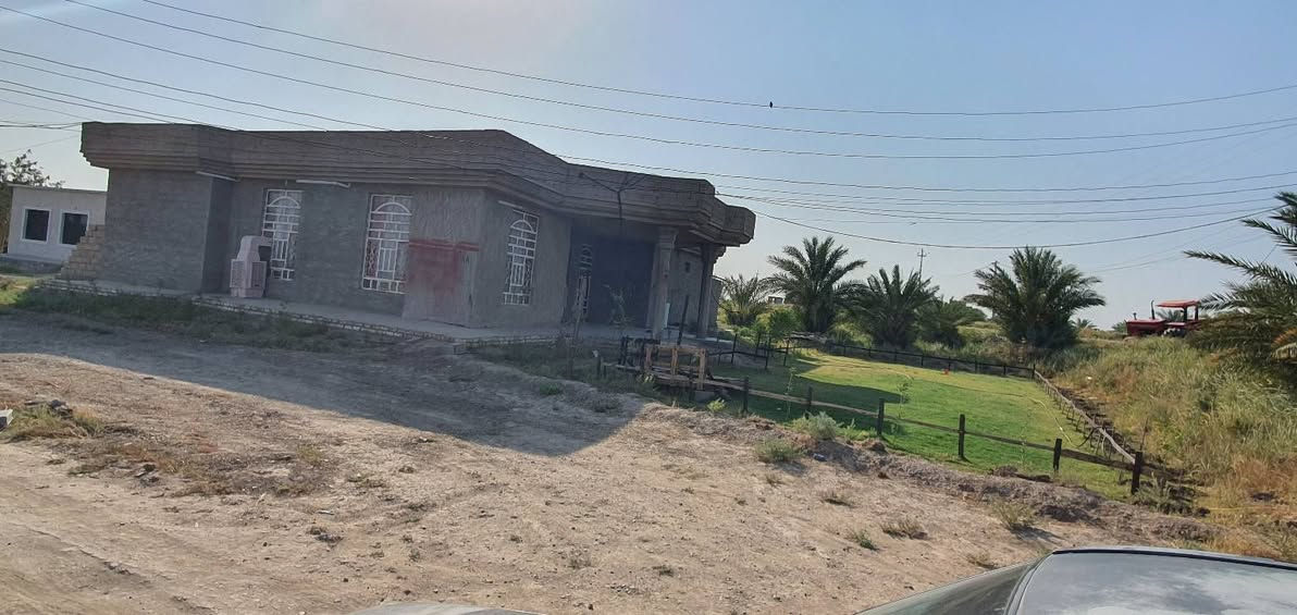 ارض زراعية ٣ دونم طابو سند٢٥ قرب جامع عثمان بن عفان قريبه ع السريع حيل بيها ٤ بيوت ٣ مسلح و واحد سندويج كلهن جاهزات تحتوي على جميع الخدمات مي اساله وكهرباء وتبليط ثاني يوم افتحلك بيان السعر ٣٠٠ مليون ***********+***********
