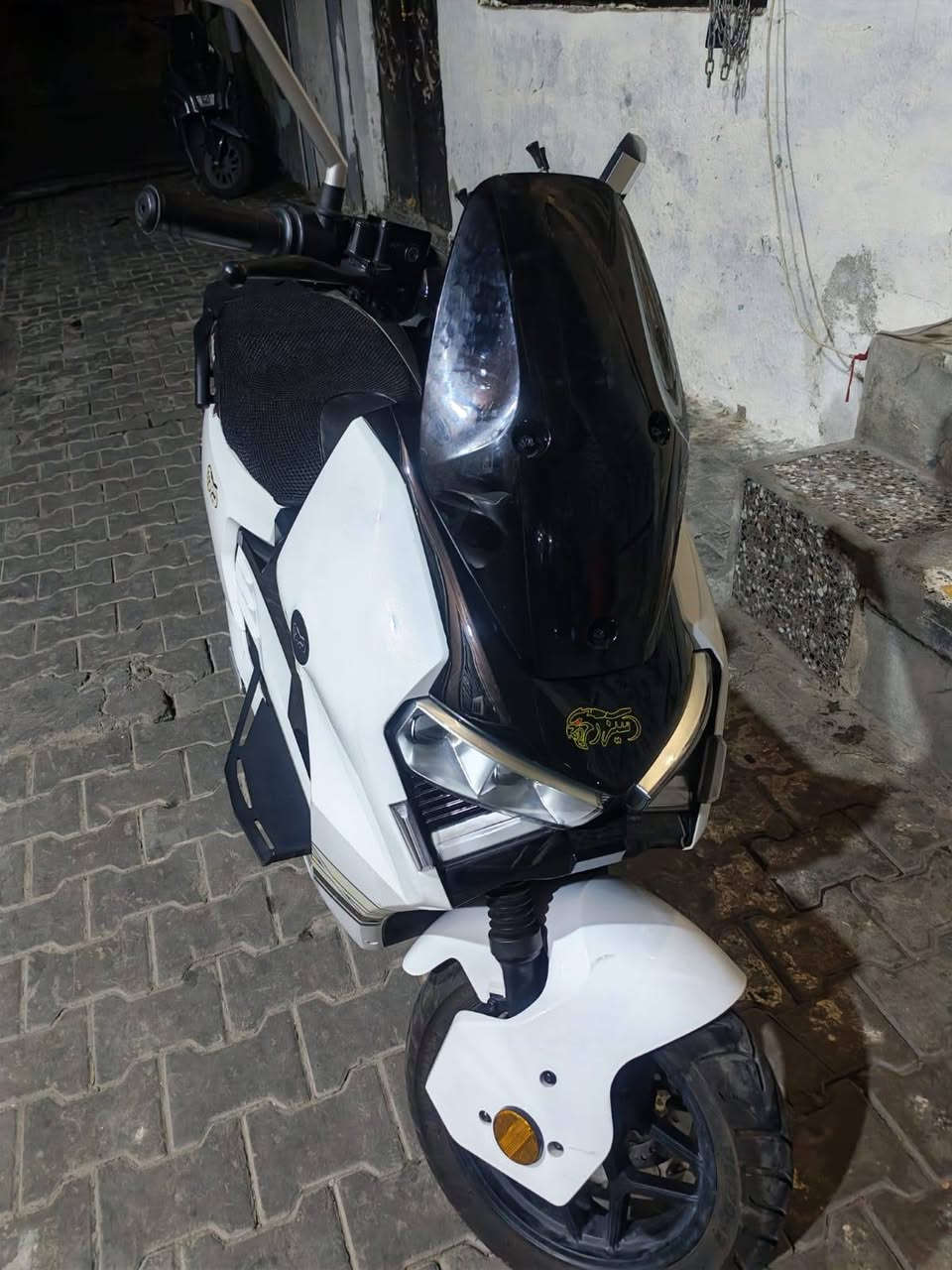 دراجة ليو برو سيزر بطارية ليثيوم دراجة بعدها جديده ممشاها 5 الف اخت الزيرو دراجة نضيفه مابيها ولا شخطه للاستفسار واتساب ***********

