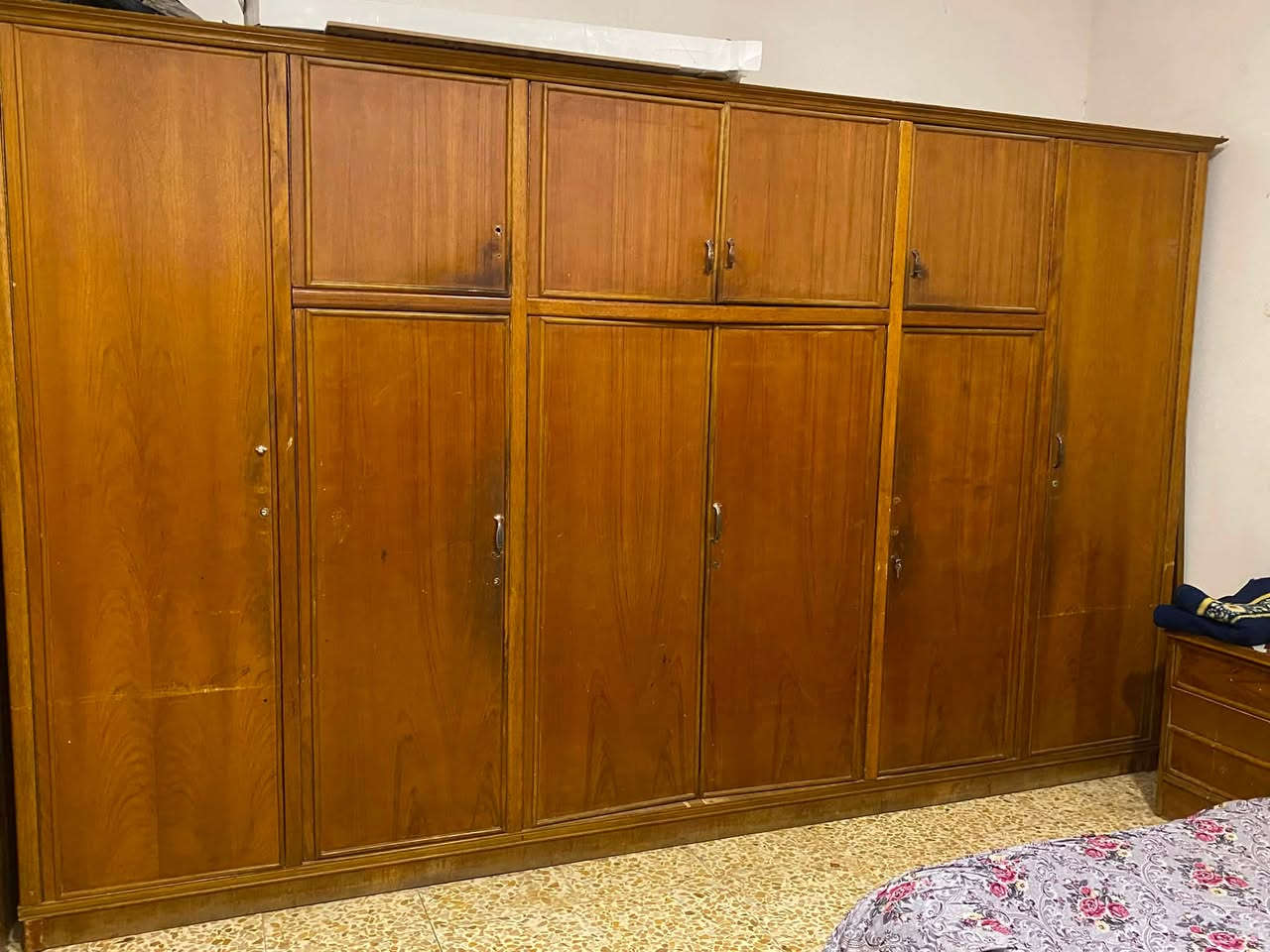 السلام عليكم غرفة نوم للبيع صاج عراقي نضيفه من الداخل بدون اي كسر مع دوشكً كامله بس نقصهاً يدات ً وصبغ ترجع جديدهً 8قطعً ً السعر 450 وبيه مجال ويوجد نقل للتواصل *********** واتسابً
