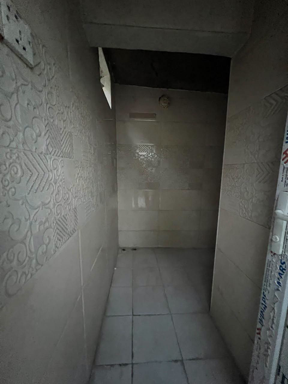 ميسان قطاع ٢٤ • ١٢٠م • غرفة وصالة