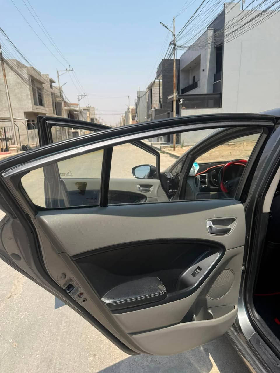 سلام عليكم 
سيراتو موديل 16 
بيها 3 قطع 
خليجية 
مكينة ممفتوحة ولا صرف ولا نفخ 
كير ممفتوح 
تبريد ثلج وشرط 
سيارة رقم بغداد مشروع وطني 
مكان موصل 
رقم ***********
السعر 105 وبي مجال
