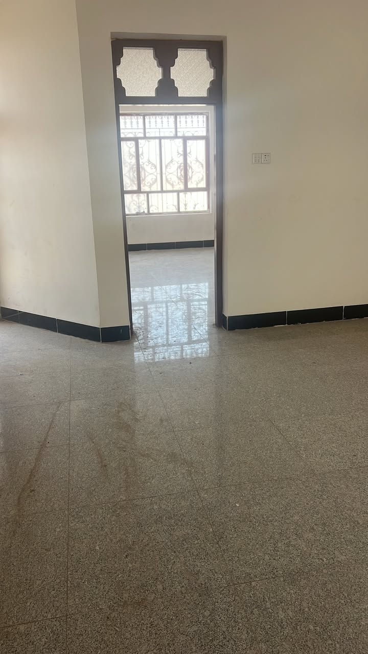 يا الله عرضنا لهذا اليوم بيت للايجار مساحه 190  متر طابقين 
يحتوي على 4  غرف نوم 
سعر الايجار 750  الف 

​📍 الموقع: بابل، حي الجامعه مقابيل كلية الصيدله 
​للاستفسار  الاتصال   غلى الرقم ***********
