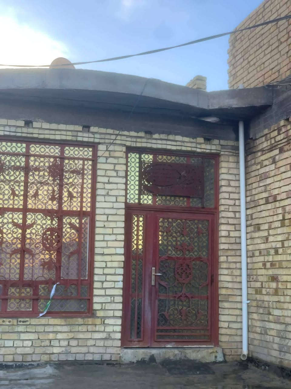 سلام عليكم بيت البيع مساحته 300متر طابوزرعي سند25مكانه المعاره فرع حسين ابو الدهن سعر75وبي مجال تصل على رقم ***********
