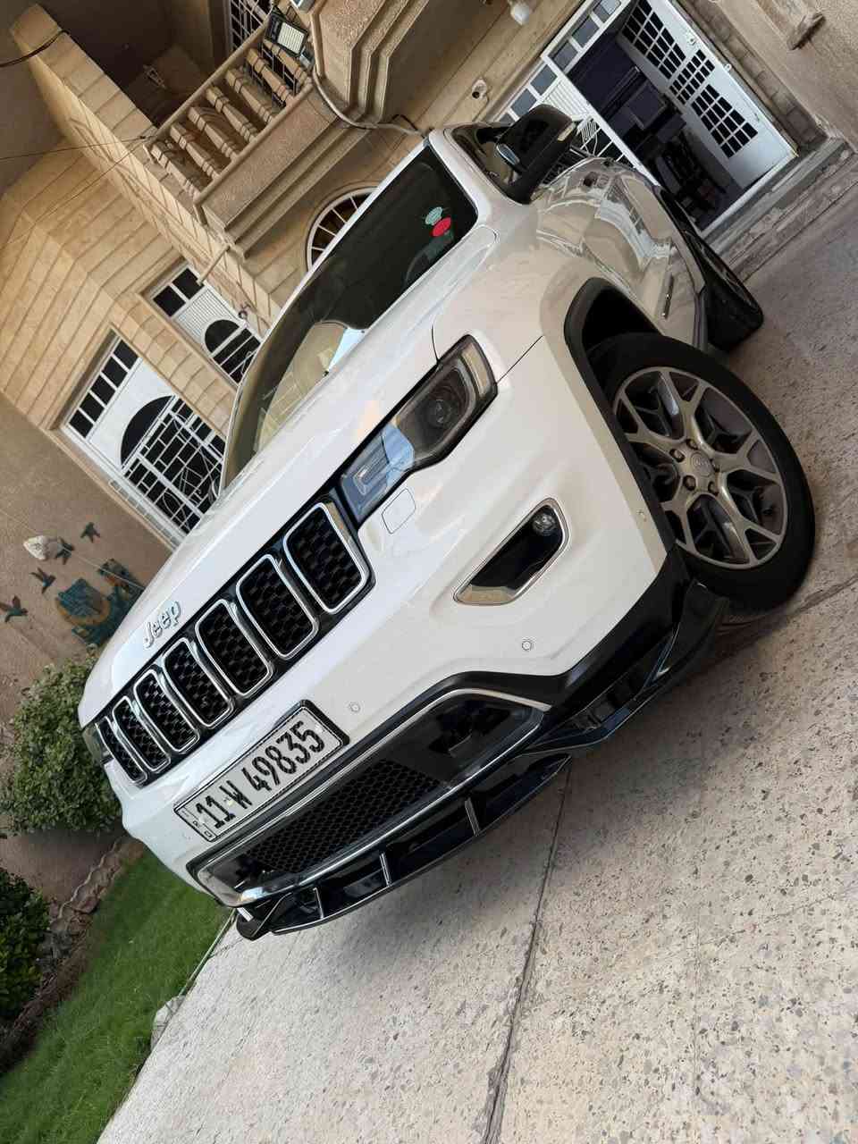 السلام عليكم جيب خليجي مديل 2019 وكالة هارلم لمتد بلاس ثلاثه شاشا 
ماشي 67 كيلو  سيارة جدا حلوه ومتعوب عليها دمام سستم اناره داخليه 4 كامرات  فول 1/1  فقط بارد مكانين  جزء صبغ باب سايق شرط اقل شبر  عنواني بغداد زيونه فقط بيع  
***********
