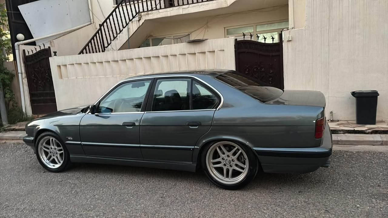سەرەتا بەناوی خوای گەورە 
ئەدمین❤️
BMW 525i 
مۆدیل1990
تازە کورە کراوە زۆۆر جوانو بێ مەسرەفە دەبل دیجیتەلە مەکینە کەپسە سولفو تەبرید بەشەرت کوشن جلدە ٢ جام کارەبا رەقەم سلێمانیە رەقەمو سەنەوی تا ٢٠٢٨ نوێیە بەشەرتی بەناو کردن بێ جایسو دەعم شتیکی گچکەی پێوەیە پێشی شایەنی باس نیە بەس ماچەکە 
سعری ٤٣ گەلایە 
شوێن کۆیە 
وەتطس ئەپو ڤایبەری لەسەرە 
*********** كويسينجاك, أربيل
