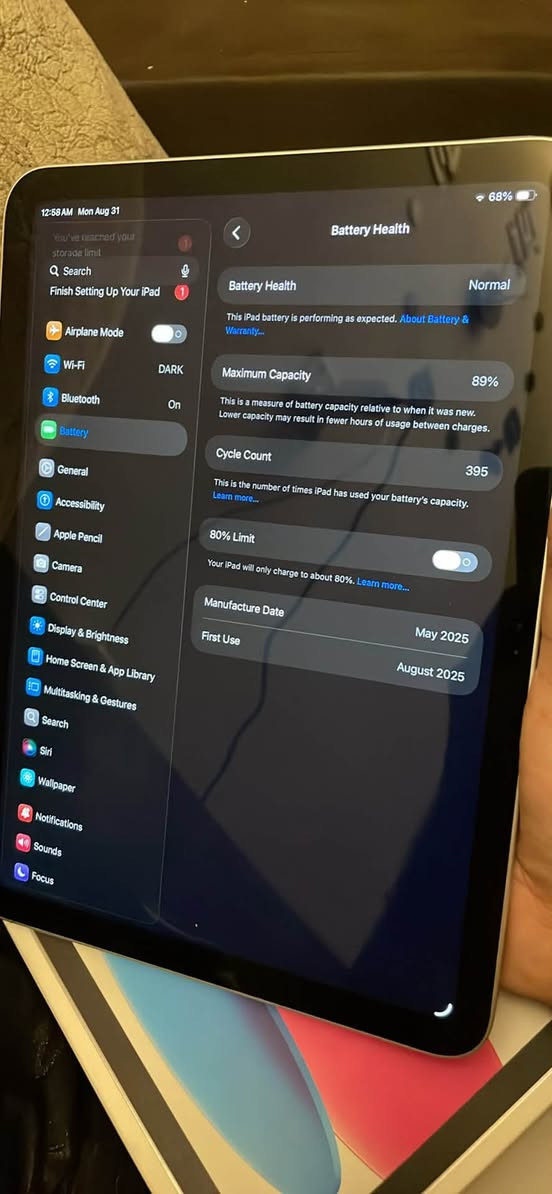 ايباد 11 a16 

ذاكرة 128gb 

بطارية 89% 

عدد دوراته 395

جميع ملحقاته ووياه كفر 

جهاز نظيف بدون رصعات او خدوش استخدام دراسة وخلصت من الدراسه سعره ٥٠٠ الف وبيه مجال للطيبين مكاني بغداد 

***********
