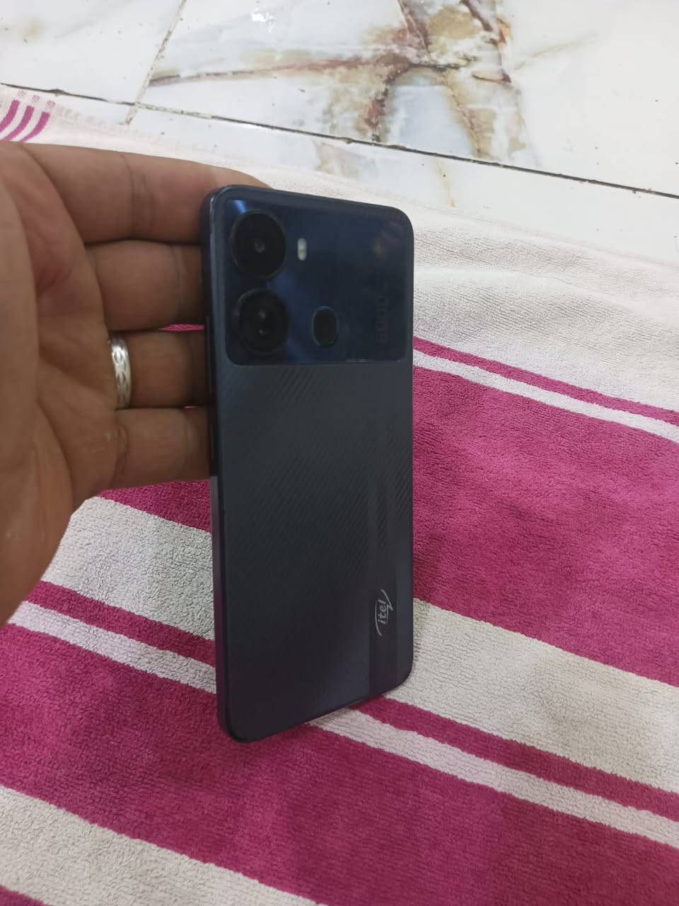 سلام عليكم جهاز للبيع ذاكرته 128 جهاز راقي يدعم بوبجي 60 فريم جهاز مكفول تجي تفحص وتاخذ  مستعجل عله بيعته   مكاني نجف حي الميلاد وهاذه رقمي ***********
