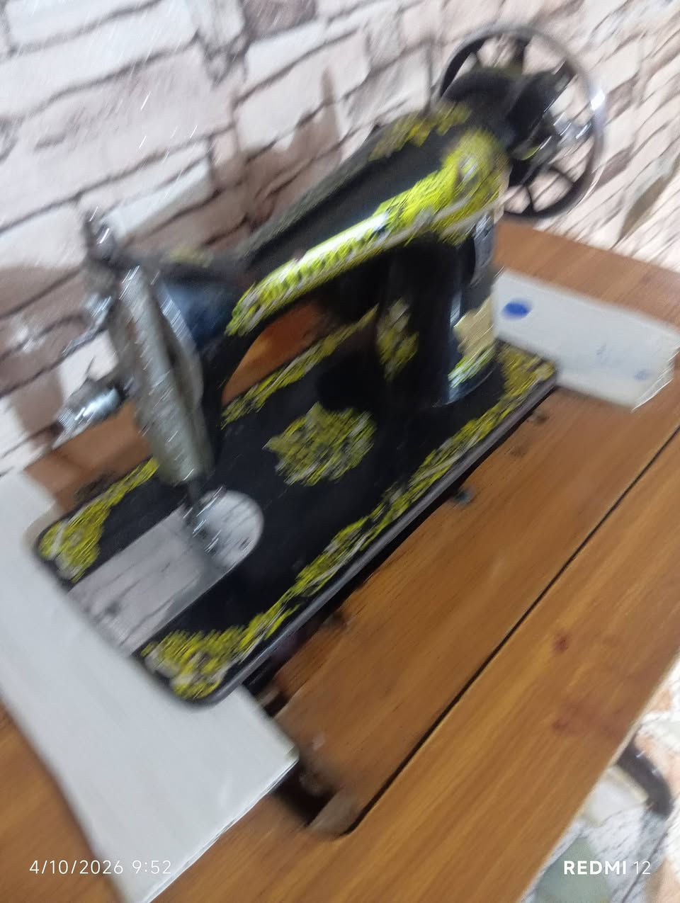 مكينه فراشه للبيع نظيفه مثل ماواضحه بالصوره فقط عطلها الي ماشر على للبيع سعرها 60وبيها مجال ***********

نص مكتوب في الصور:
- 4/10/2026 9:52 REDMI 12