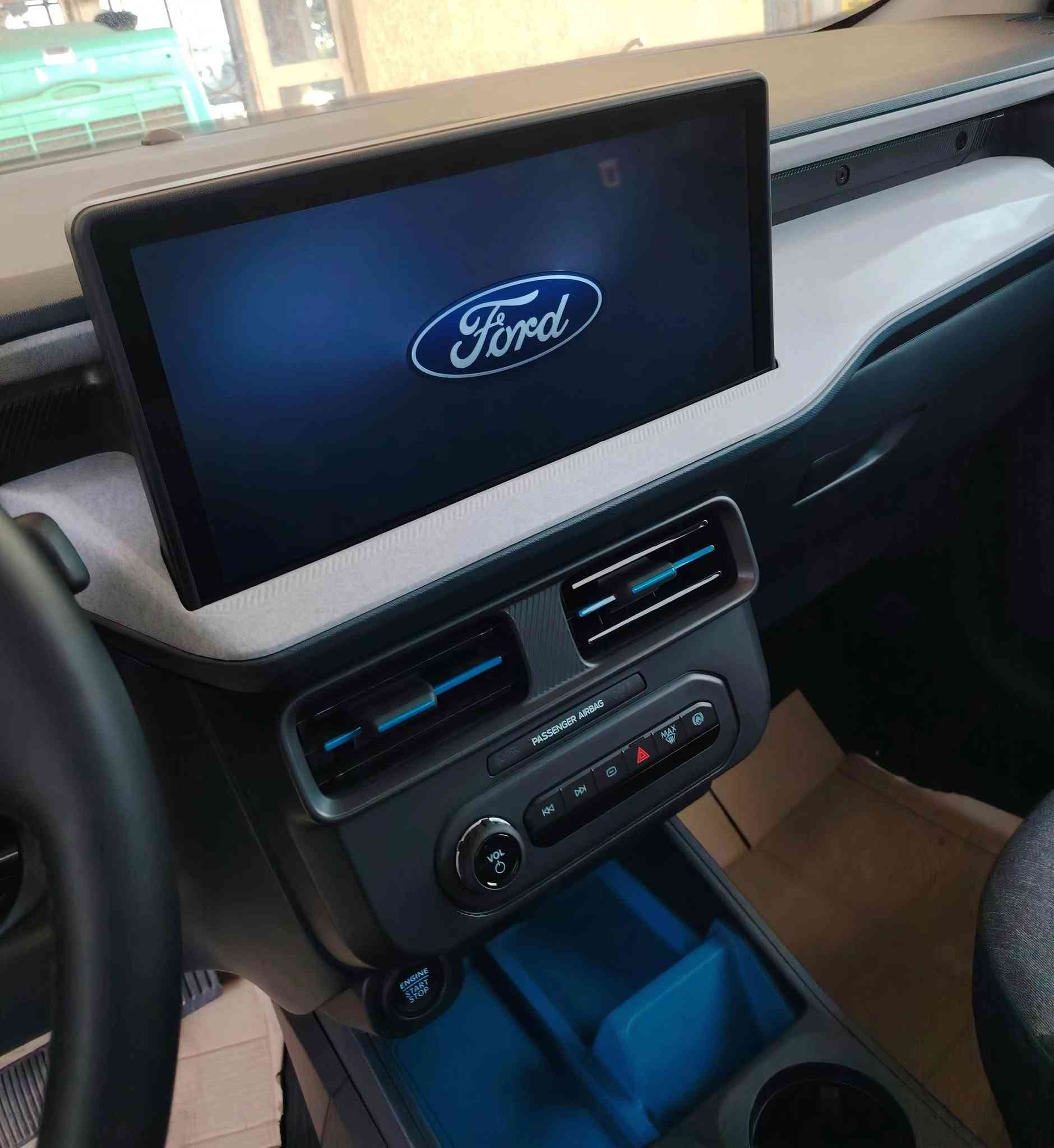 السلام عليكم.. وين الي يدور نظيف 🚘 للبيع فورد مافرك XLT موديل 2025 — زيرو
🔹 Ford Maverick XLT 2025
🔹 وارد أمريكي 🇺🇸
🔹 ماشية فقط 900 ميل يعني بعدها ما واصله الف مشيها بالعراق ٢٠٠ فقط 
🔹 دهن الشركة
🔹 باقي بيها بنزين أمريكا
🔹 الحادث كان خفيف جداً وتم تبديل البنيد والجاملق فقط، بقطع أصلية مال تفصيخ
🔹 الشاصي والدواخل سليمة حسب الفحص
⭐ المواصفات:
✅ بصمة تشغيل
✅ تشغيل عن بُعد
✅ رادارات
✅ حساسات
✅ مثبت سرعة
✅ تبريد مركزي
✅ 4 أنظمة قيادة
✅ شاشة ومعلومات رقمية بعد بيها كثير مواصفات 
✅ سبير وكالة ما نازل
✅بصمتين وياها
✅ إطارات الشركة
✅ السيارة بحالة الوكاله جديده كلش، 
📍 مكان السيارة: صلاح الدين – قضاء بلد
💰 السعر: يذكر عند الاتصال والاستفسار
📞 للاستفسار والتفاصيل: ***********
📱 واتساب متوفر
السيارة نظيفة جداً ومناسبة للي يريد مافرك 2025 XLT شبه زيرو وبمواصفات حلوة. غير متواجد على الفيس اعتذر عن الرد عن التعليقات

