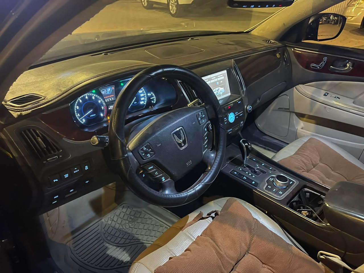 هونداي ايكوس سنتنيال  رئاسي2012 vip خليجي رقم بغداد تحويل مباشر
1 المحرك : 8 / 5000
2 السياره فول الفول اعلى مواصفات ( VIP  )
3 رادار امامي🗺️
4 كاميرا امامي📷
5 حساس امامي📸
6 حساس خلفي 📷
7 شاشه خلفيه 💻
8 (4) أبواب شفط وبصمة  
9 صندوق فتح وغلق كهربائي  
10  نظام تعليق ميكانيكي
11 جميع الكشنات (تبريد تدفئة
12  لايتات متحركة
13 قيادة آليه ذكية وتوقف ألي (نظام تحديد مسافة الامان)
14 نظام قيادة sports رياضي 
15 نظام قيادة normal اعتيادي 
16 كاميرا امامية و خلفية وحساسات 
17 الكشن الخلفي ( سدية )
18دبل جام ( عزل متكامل ) 
19 بردات خلفية للأبواب كهربائية مع تحكمات عكسية 
20 بردة خلفية كهربائية ( نزول ألي عند الرجوع للخلف)
21 نظام ترحيب وانارة دوسات الأبواب 
22 مري قلاب وشفط  

23قمارة شاموو
25 الكشنات والدشبول جلد طبيعي 
26  سايد بريك كهرباء 
27  بك لايت لد 
28 تحكمات ستيرن فوووول 
29 تحكمات خلفية متكاملة
30  أماكن خزن متعددة في الأمام والخلف 
31 بصمة  ، جلد ، شاشة كبيرة ، شاشة أعطال ، 
ماوس ، تحكمات خلفية متكاملة ، CD ، USB ، AUX
13 قرص سيدي مع نظام صوت دمام اعله فئه بالسماعات
32 لايت ناصي بلاد زنون وعالي اصفر مع عدسات لد مع بلوجكتر زنون
تبريد ثلج حداديه نظيفه 
. بيهه نقوصات بسيطه مثلا البجم بي شخوط يرادله صبغ
وسعر مناسب
 
***********
