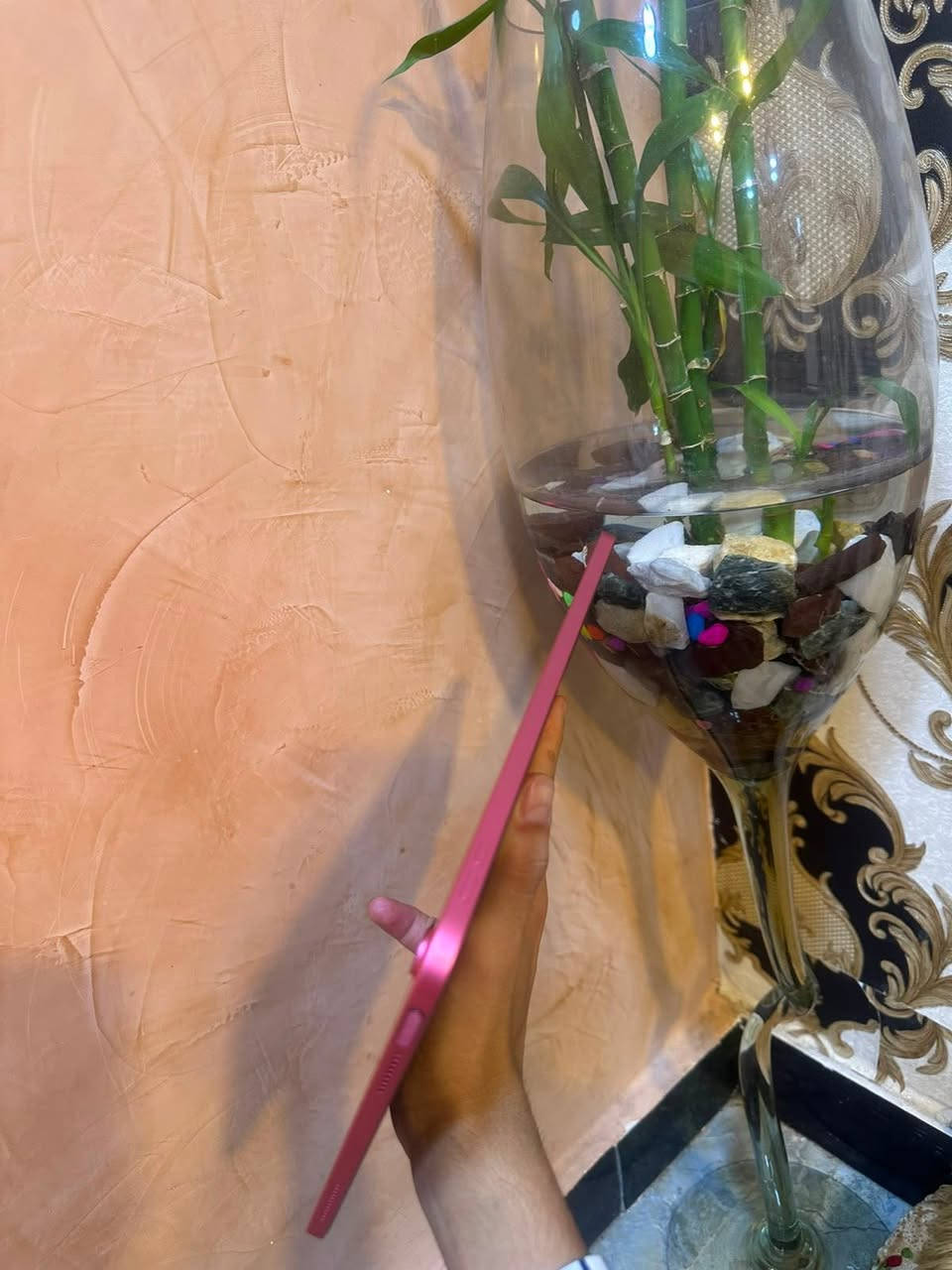 ايباد ١١
بلادي شخط مابي 

ذاكره ١٢٨ 
بطاريه ٩٥ 
وين معجبك افحص 

مراوس عادي شعندك نزل 

سعر ٥٢٥ بي مجال 
***********
