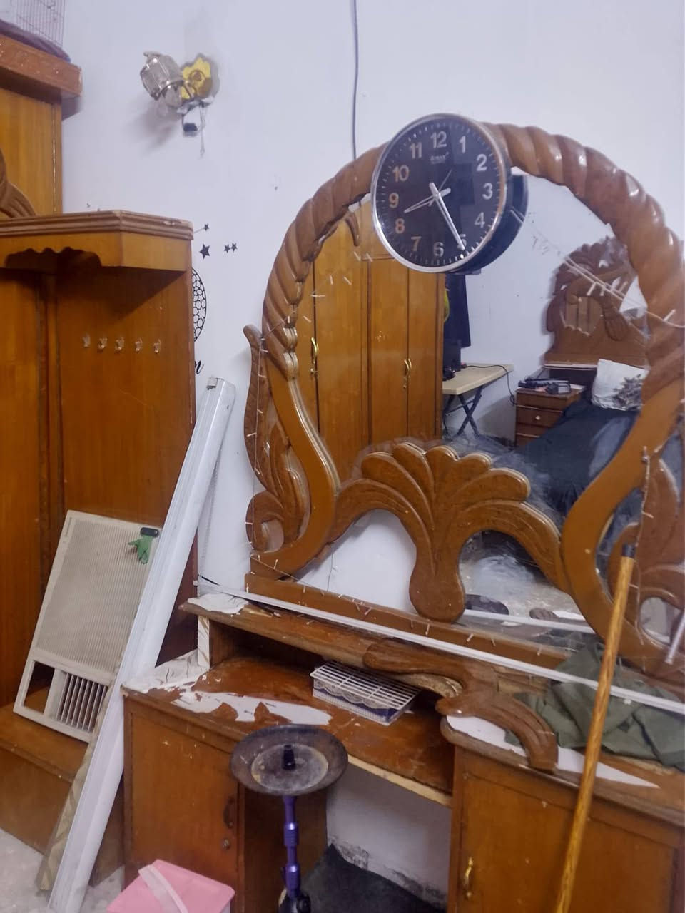 السلام عليكم غرفه صاج للبيع مستعجل على بيعه سعر 150ست بيبان وملحق يراد ترتيب بدون كسر بل خشب الي يريده يصل ***********
