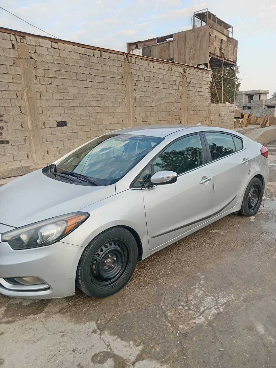 السلام عليكم فورتي 15بغداد وارد امريكي سياره جاهزه السعر 100 الاتصال***********

