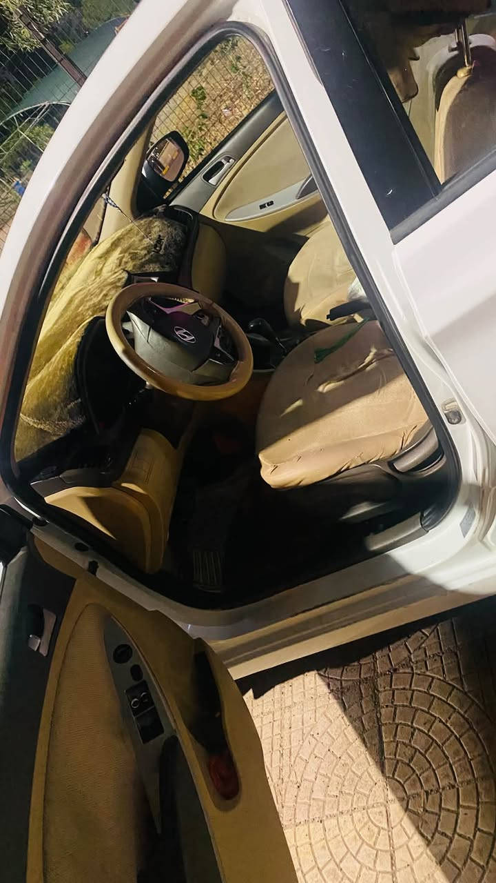 اكسنت ٢٠١٢ • فتحة سقف • بدون حادث