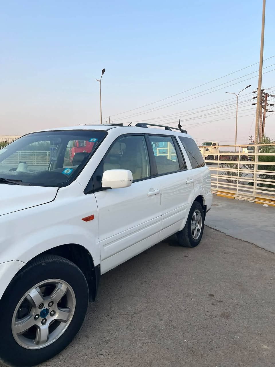 السلام عليكم..للبيع هوندا بايلوت2006فول مواصفات ماعدا البصمه كشن كهربائي.وتدفئه وتبريد.فتحه سقف 7راكب.مري تحكم كهربائي.شاشه وكامره خلفيه تبريد قطعتين تبريدها ثلج .گير تعليگ.رقم كركوك مشروع وطني بأسمي سياره جاهزه وخير من الله معروضه 97وبيها مجال مكان السياره واسط اي استفسار 📞***********
