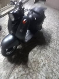 دراجه كلاسك فحل نكره هندر محرك ناعم تخبل شلعه ومعدل كلش حلوة نقصه فقط ...