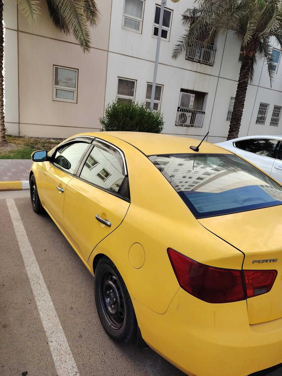 السلام عليكم سيارة فورتي 13 مكينة 2000 جاهزة حدادة وتبريد وكهربائيات منظومة غاز تخم تاير السعر 80 ورقه الشراي يتصل ***********
