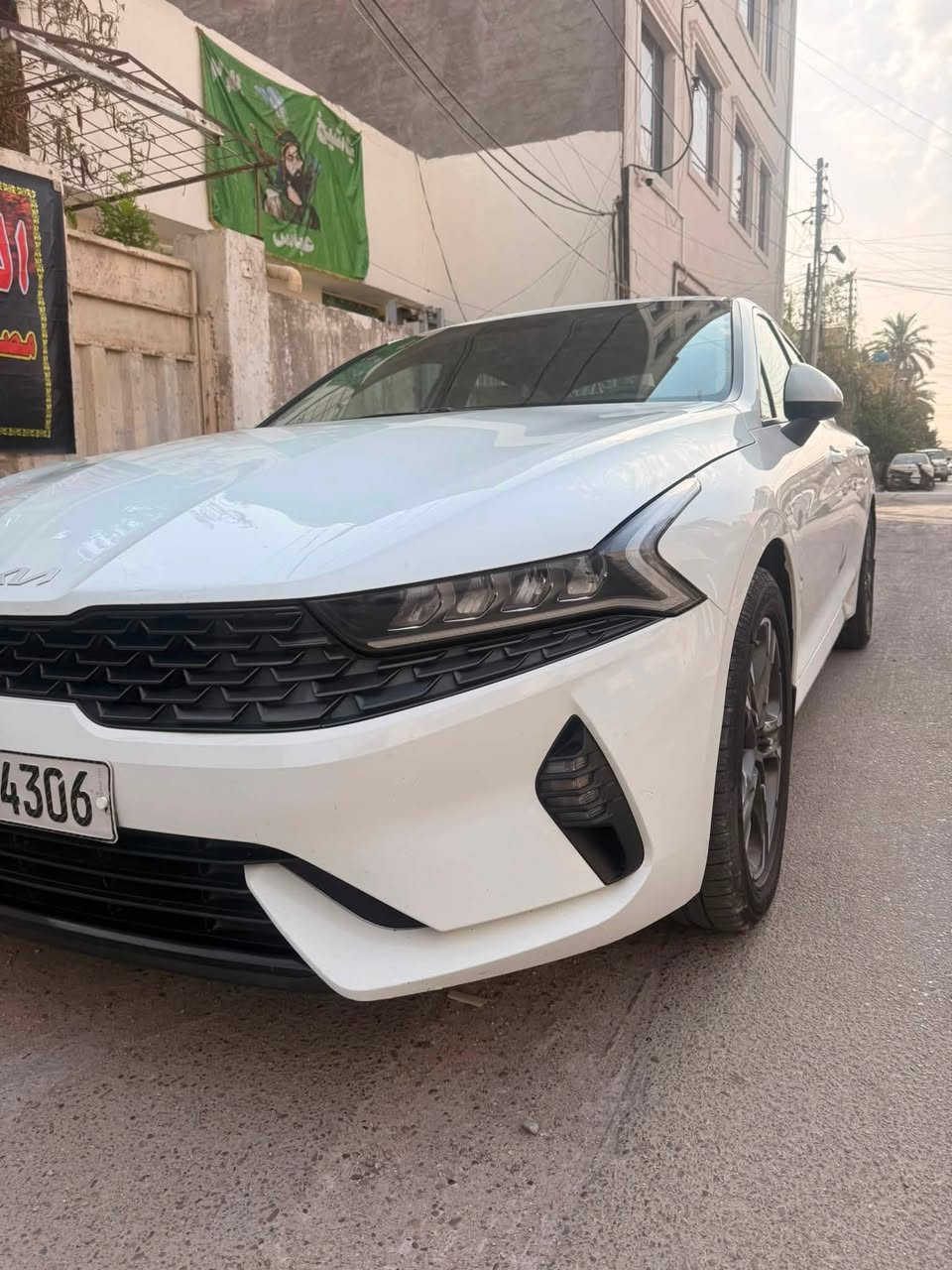 كي فايف موديل ٢٢ خليجي بيها صبغ قليل بالهلال مال الجاملغ الخلفي  صفحة اليسرى وشوية من الهلال مال الباب 
حساس خلفي  محرك ٢٠٠٠ السيارة ماشية ٧٧ الف باسمي رقم بغداد  مكاني بغداد والسعر ١٨٠ وللاستفسار الرقم ***********
