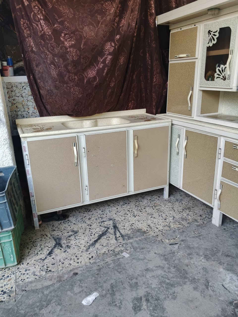 سلام عليكم كاونتر مترتين ونص مرمر وسنك مترا ونص مرمر وزاويه ويا كله مرمر مبطن كله الشراي يراسلني خاص وتدلل هاذ رقمي للتواصل ***********العنوان القبله بس شراي يراسلني كاونترر بعده جيس
