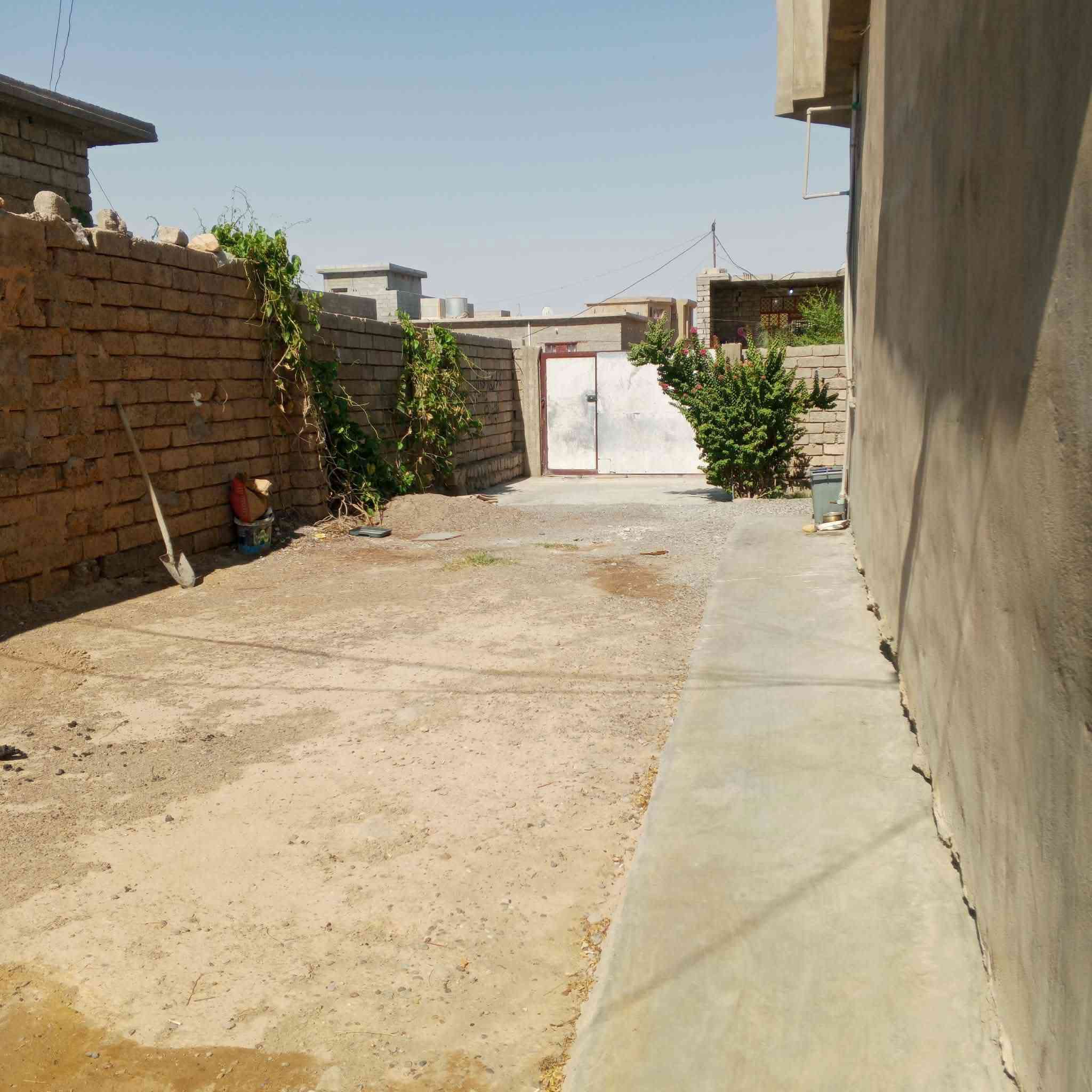 🏡 دار للبيع في المالحه الغربية سعر مناسب
بناء جديد ٢٠٢٢

📍 الموقع: خلف المعارض، شارع تبليط، قرب مدرسة المنيب الابتدائية.
💧⚡ ماء وكهرباء متوفران.

📐 مساحة الأرض: 350 م² وأكثر
🏠 مساحة البناء: 120 م²

يتكون من:

- غرفتين نوم، كل غرفة 5×4
- مطبخ 5×4
- صحيات
- صالة بيتوتة
- استقبال 7×4
- 🌳 حديقتان: أمامية وجانبية

📞 للاستفسار: أبو عائشة ***********
