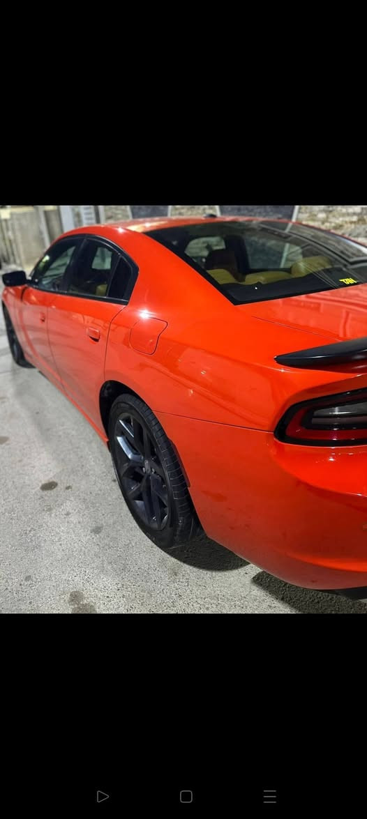السلام عليكم/ للبيع فقط
المميزة  لون  برتقالي       2020
دوج جارجر       SXT 
ماشية 35ميل

⚔️ السيارة باسمي تحويل ثاني يوم  
 واني حاضر ⚔️

بعدهة بوضع لوكالة 
سيارة جديدة 

⭕️بدون حادث كلين فقط بارب بالباب الخلفي بدن صبغ بحدود ال15سم
المواصفات  
المكينة   3/600 
2 ويل* 
عليها منضومة زنون 
* تشغيل عن بعد .  

كشن السائق كهربائي داخل جلد عمل

⭕️ السيارة الف دينار متصرف عليها كامله مكملة ومكفوله من كلشي

السعر ٢٤٠
معجبك سعرهة علق بكلمة طيبة مثل وجهك لحلو❤️❤️
اليشوف السعر غالي  سوك كلشي بي سيارة مال جناي متفيد البياع شراي والله يرزق الجميع 
للاستفسار ***********
